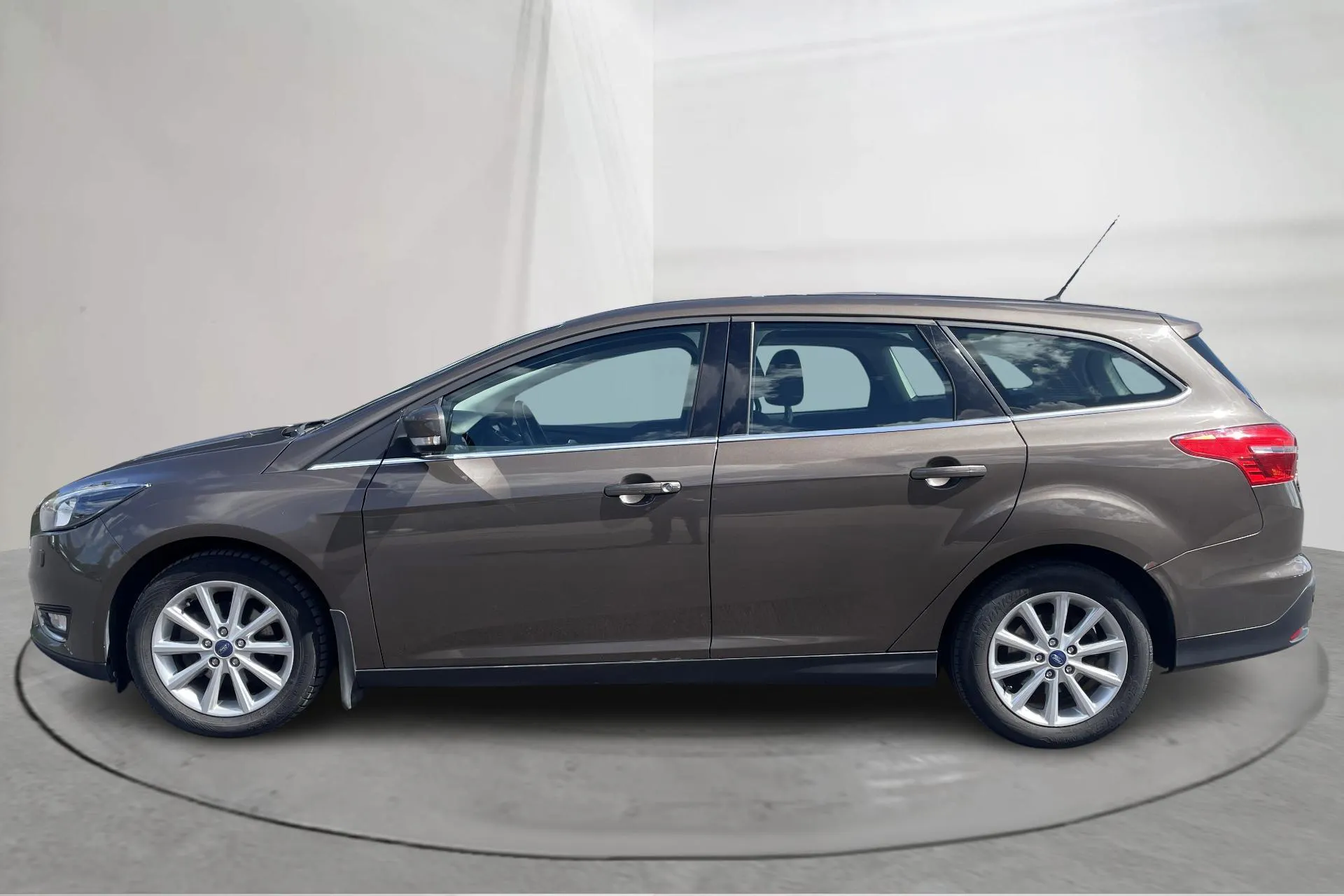 Presentationsfoto 2 av 13: Ford Focus 1.0 EcoBoost Kombi (125hk) - 13 777 mil - Automat - brun - 2016
