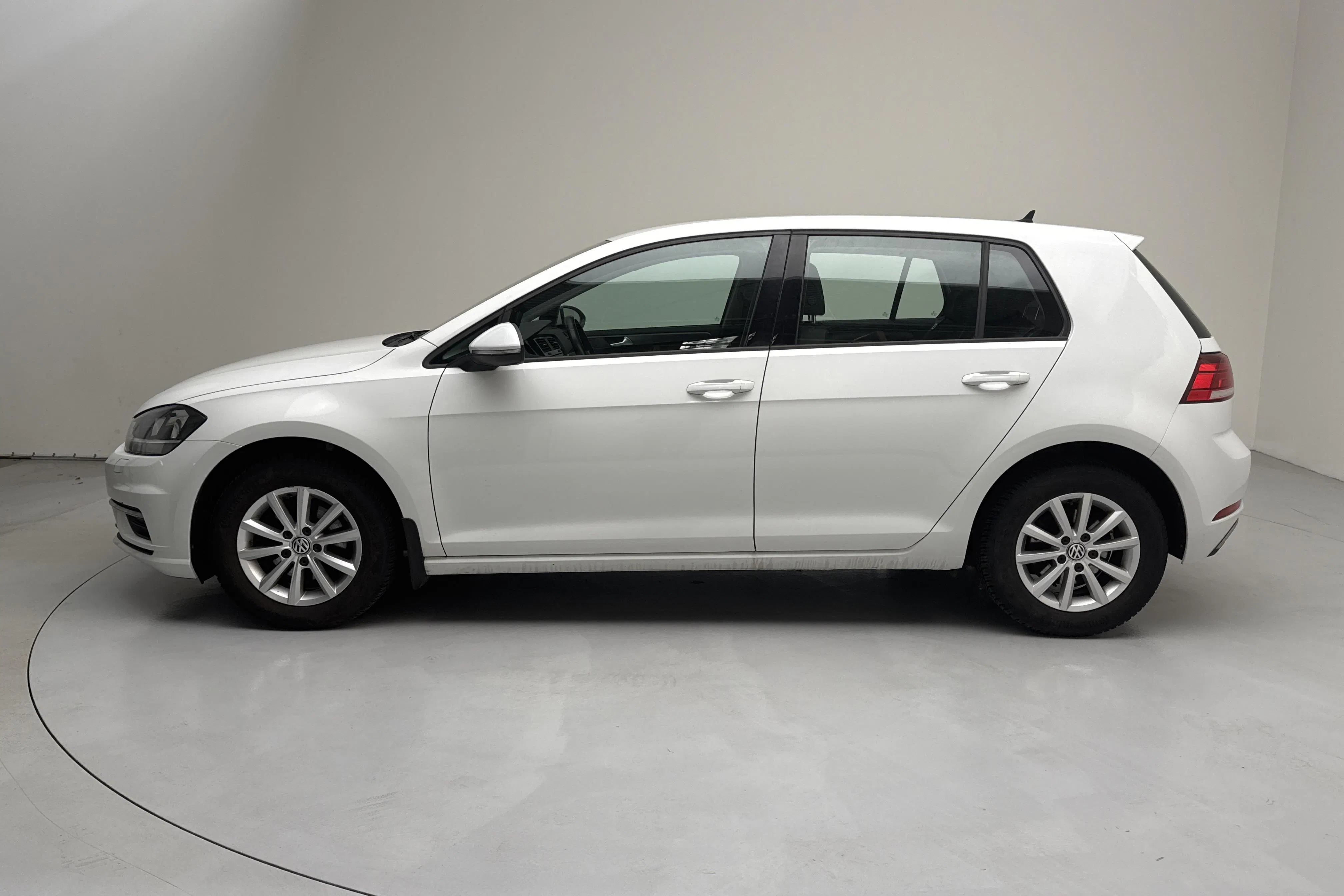 Presentation photo 2 of 11: VW Golf VII 1.0 TSI 5dr (115hk) - 124 250 km - Manual - white - 2019