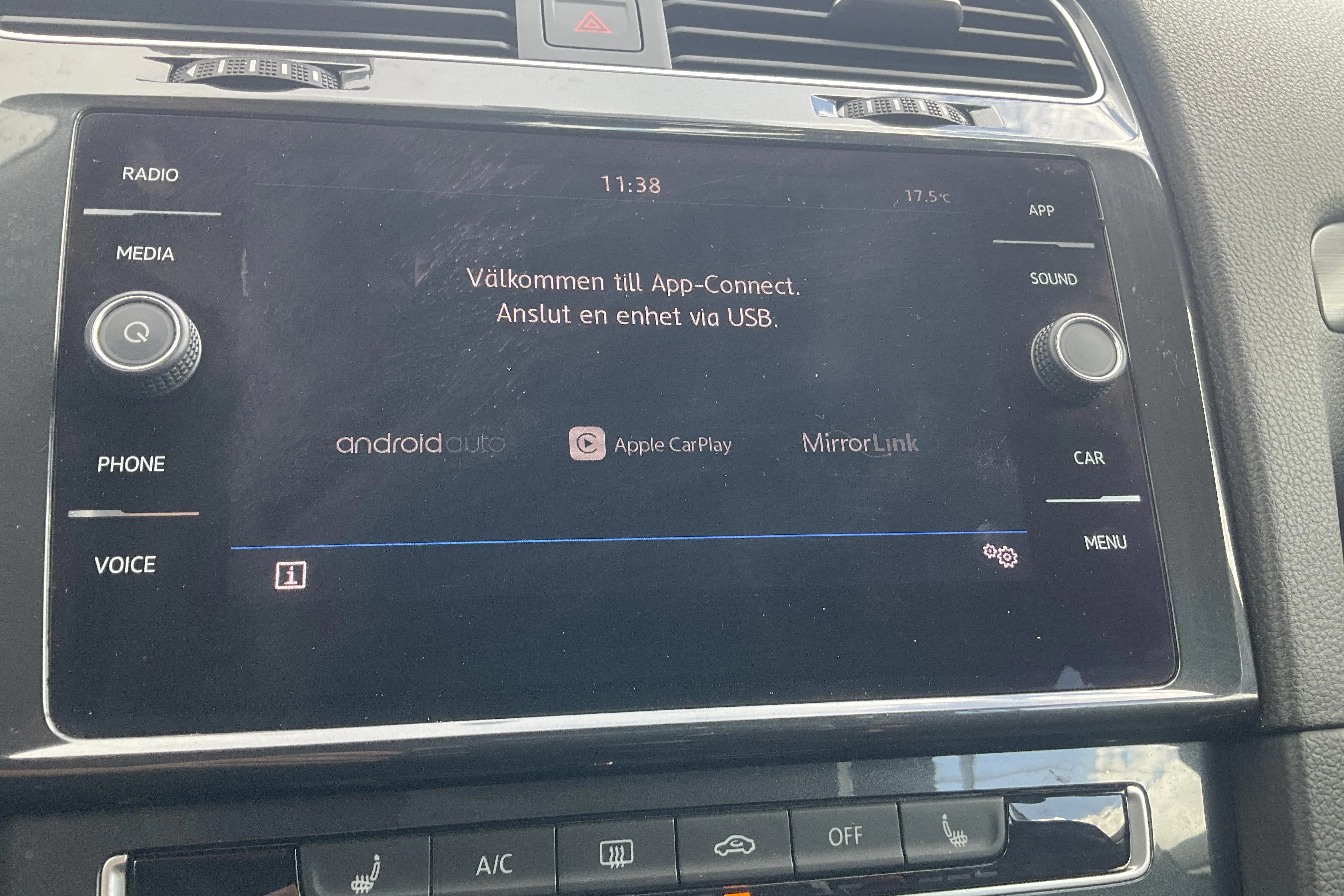 Presentation photo 11 of 11: VW Golf VII 1.0 TSI 5dr (115hk) - 124 250 km - Manual - white - 2019