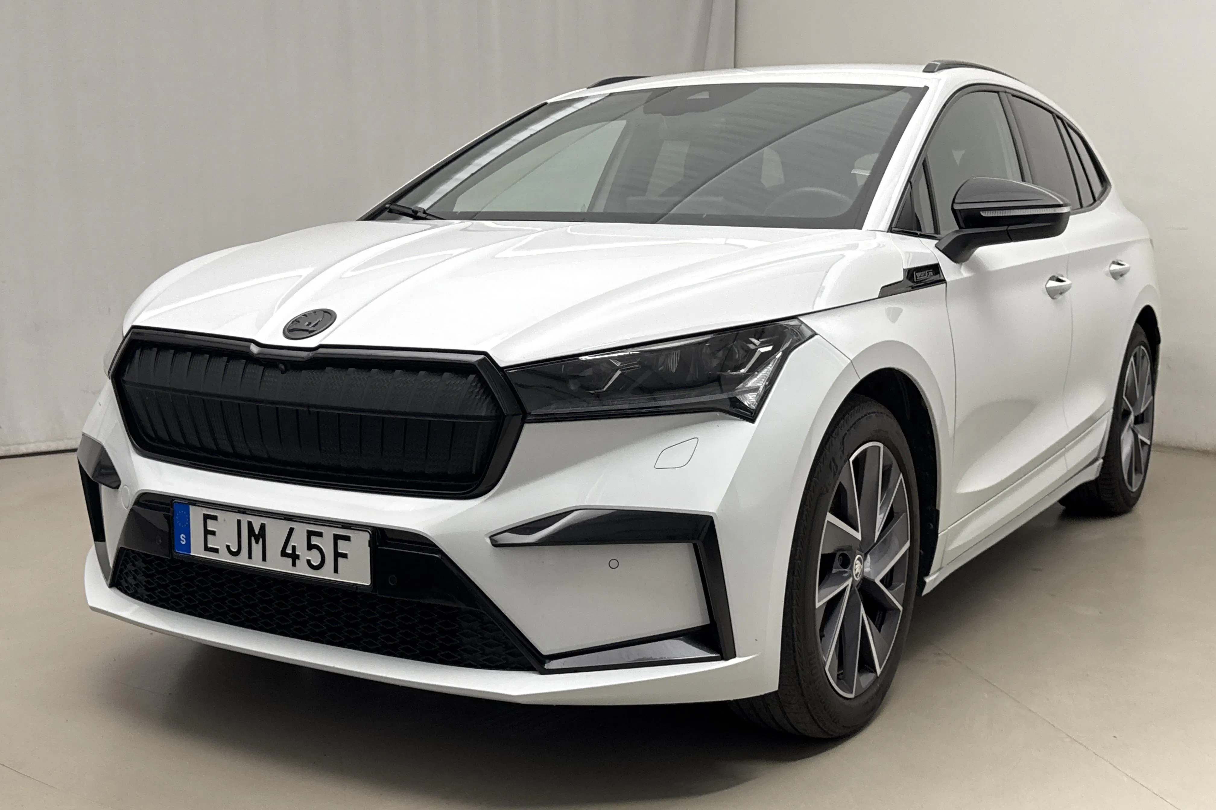 Presentation photo 1 of 22: Skoda Enyaq iV 80x (265hk) - 86 520 km - Automatic - white - 2023