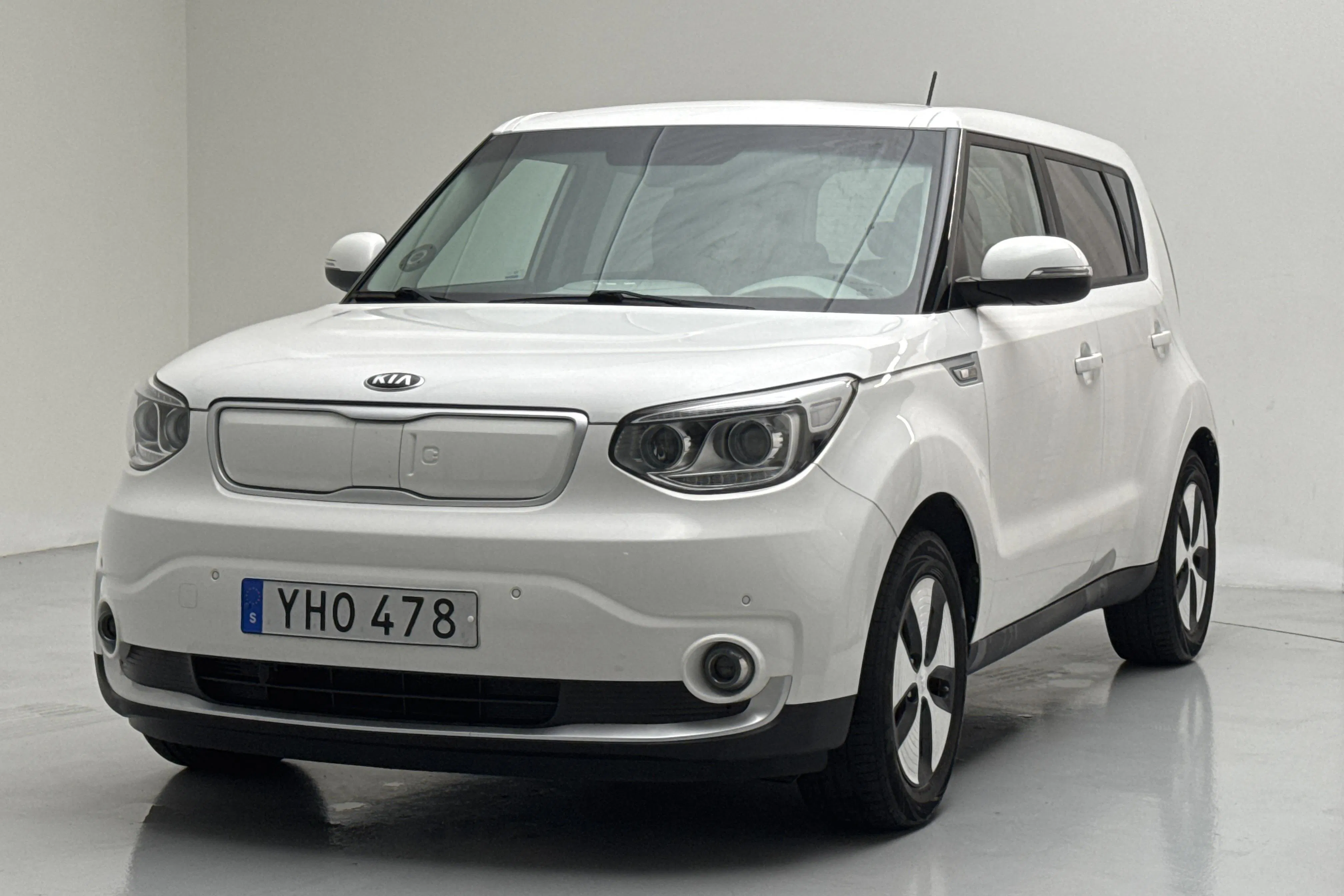 Presentation photo 1 of 17: KIA Soul EV (110hk) - 46 280 km - Automatic - white - 2017