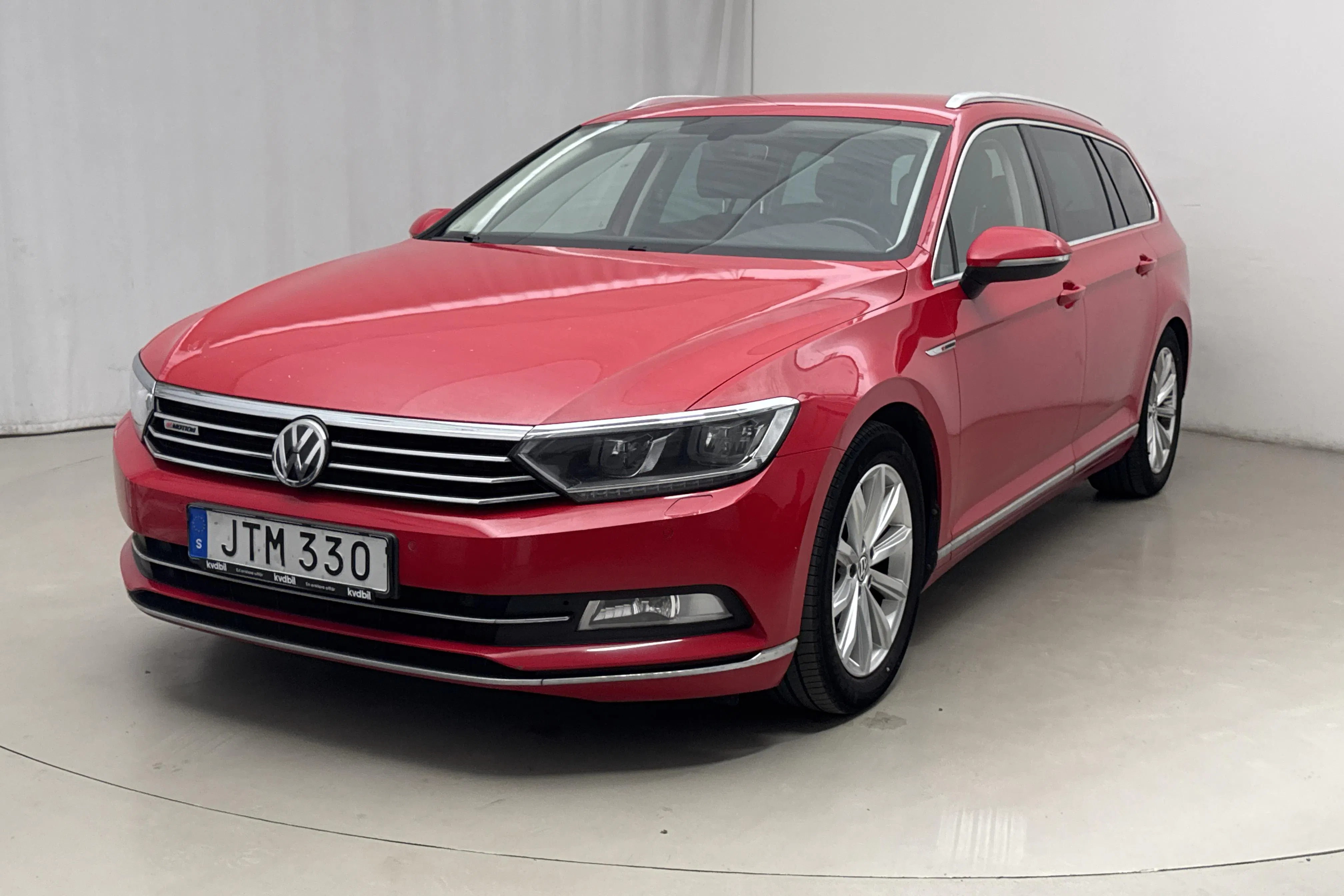 Presentation photo 1 of 16: VW Passat 2.0 TDI Sportscombi 4MOTION (190hk) - 19 826 Scandinavian mile - Automatic - red - 2016