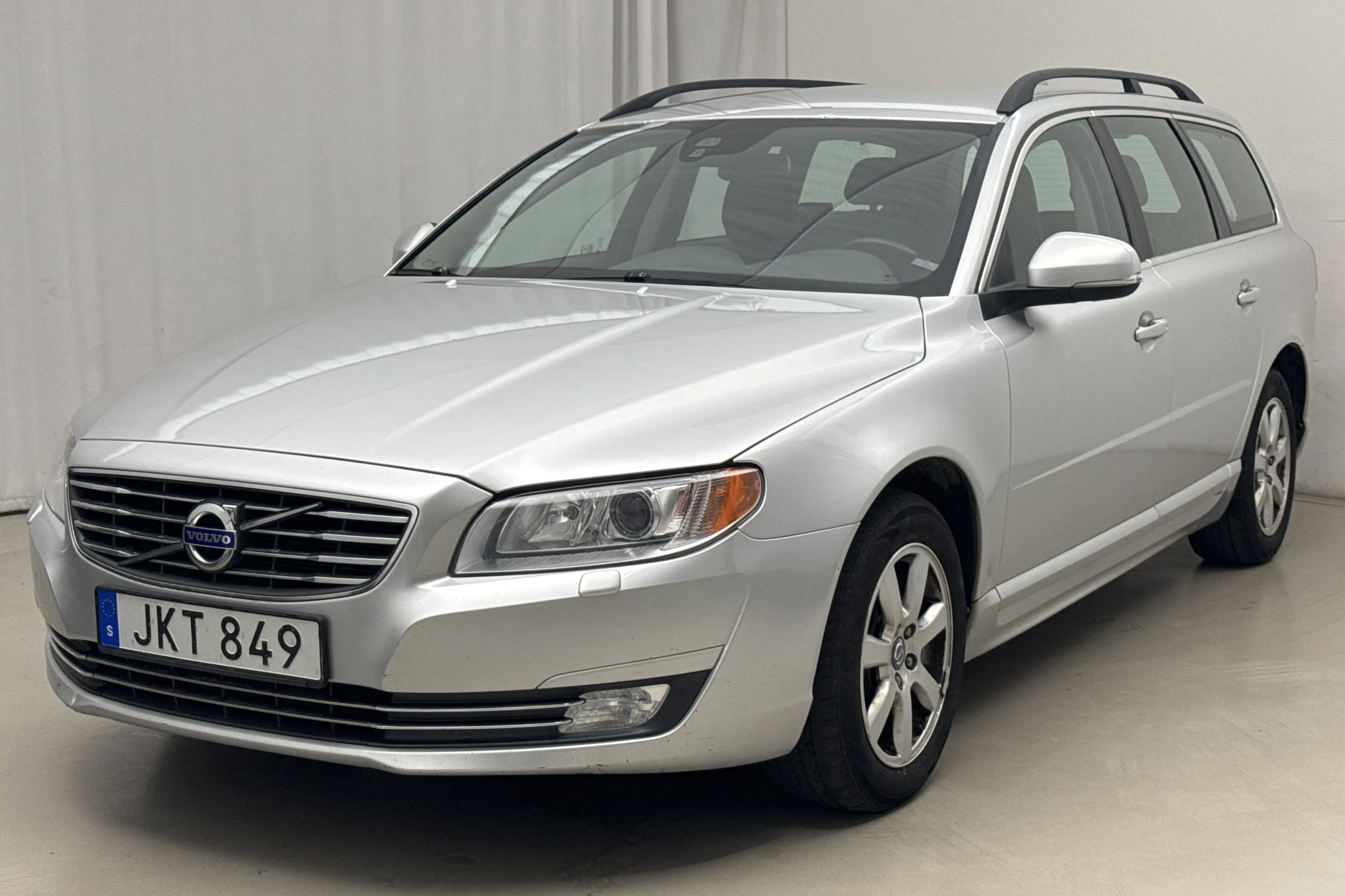 Presentationsfoto 1 av 15: Volvo V70 II D4 AWD (181hk) - 25 216 mil - Automat - silver - 2014