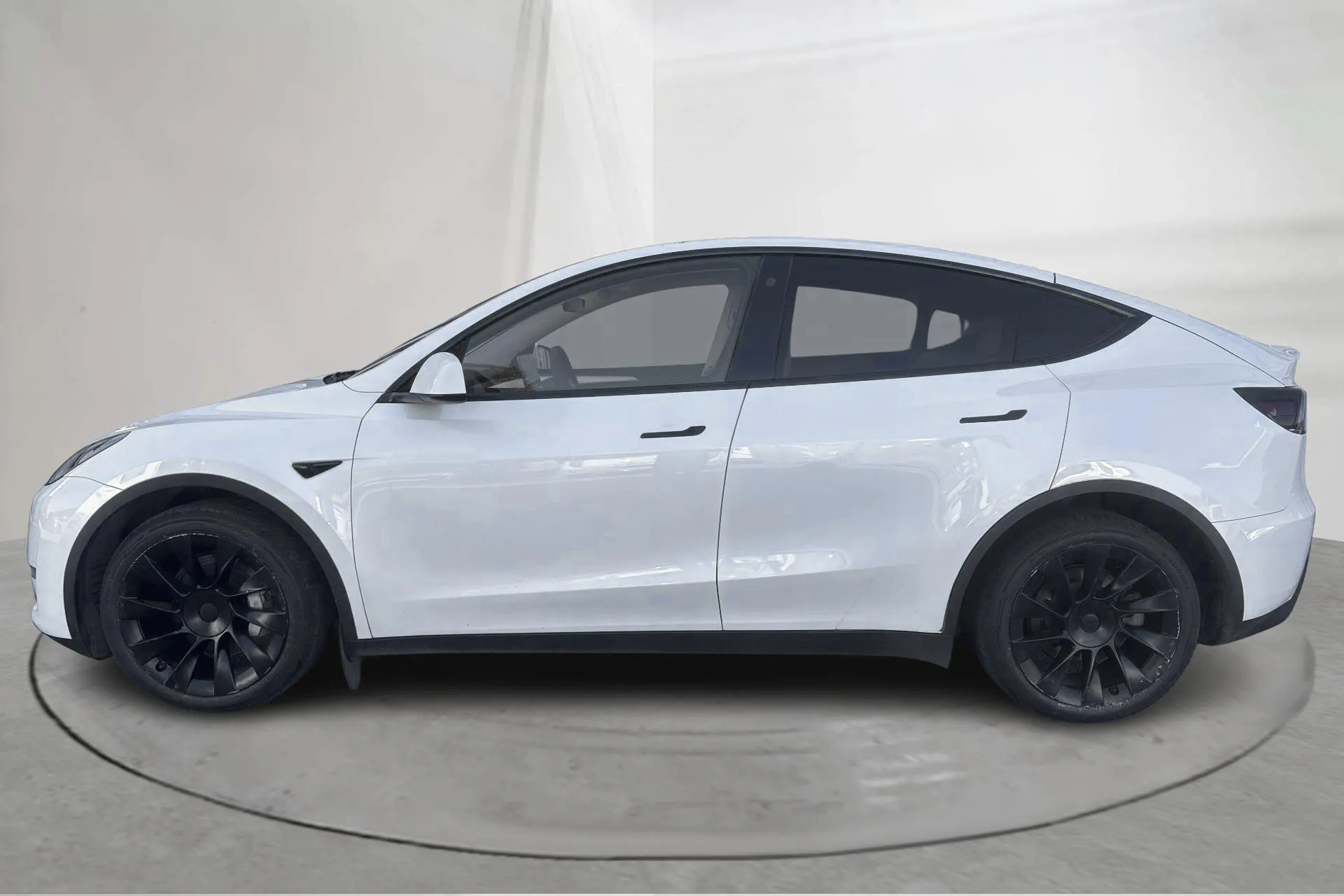 Presentationsfoto 2 av 19: Tesla Model Y Long Range Dual Motor AWD - 7 974 mil - Automat - vit - 2023