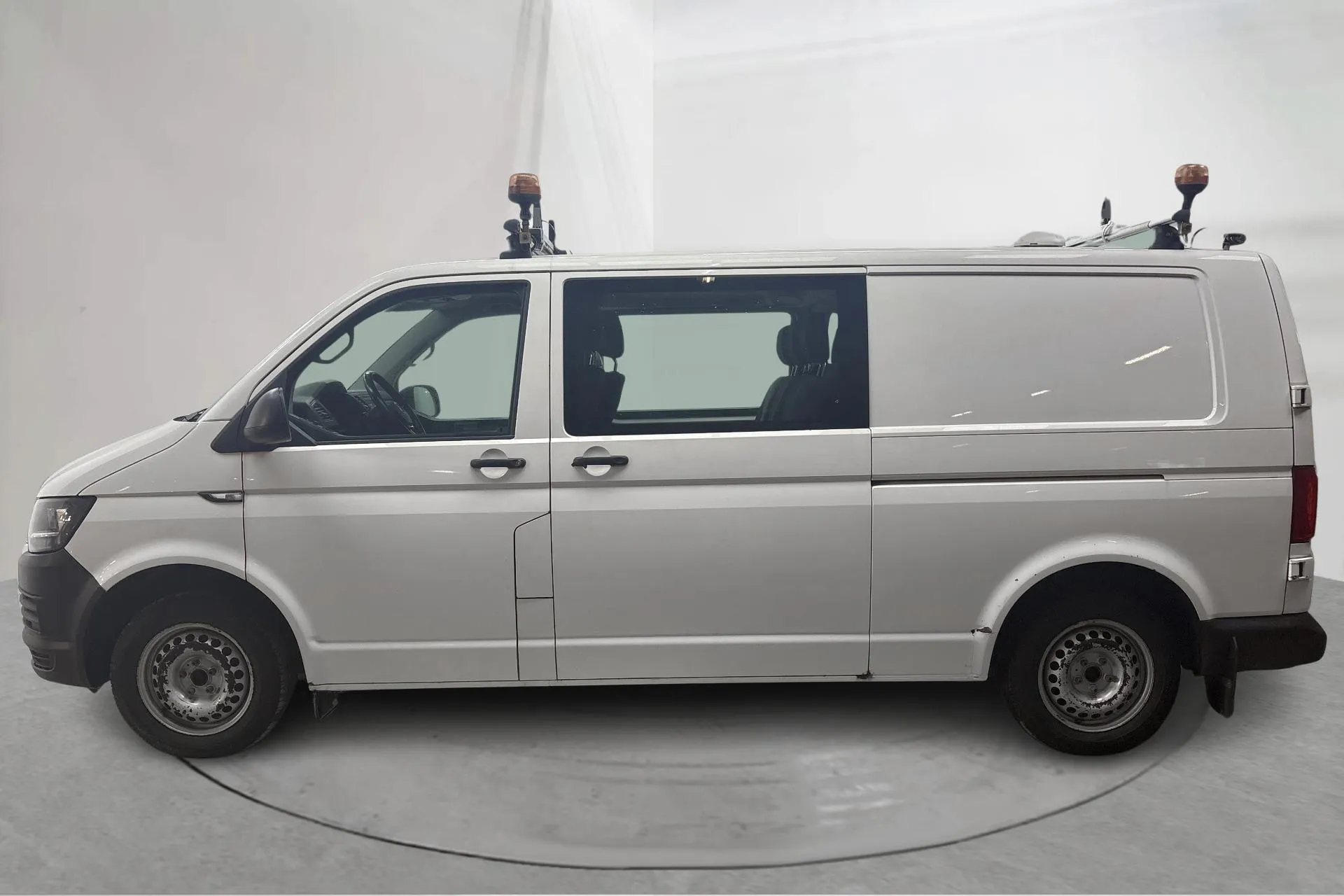 Presentation photo 2 of 15: VW Transporter Kombi T6 2.0 TDI BMT 4MOTION (150hk) - 17 681 Scandinavian mile - Manual - white - 2018