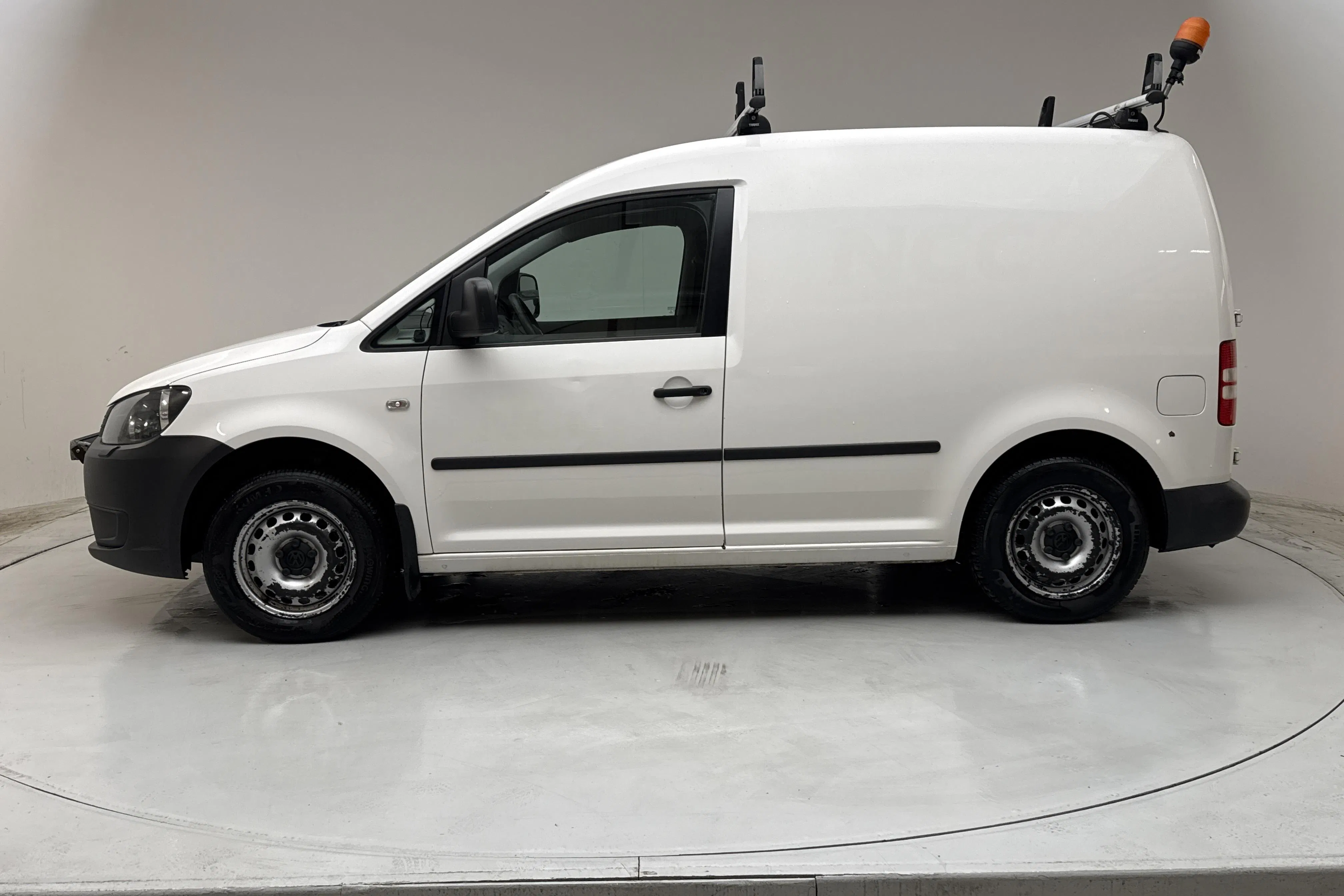 Presentationsfoto 2 av 11: VW Caddy 1.6 TDI Skåp (102hk) - 17 195 mil - Manuell - vit - 2014