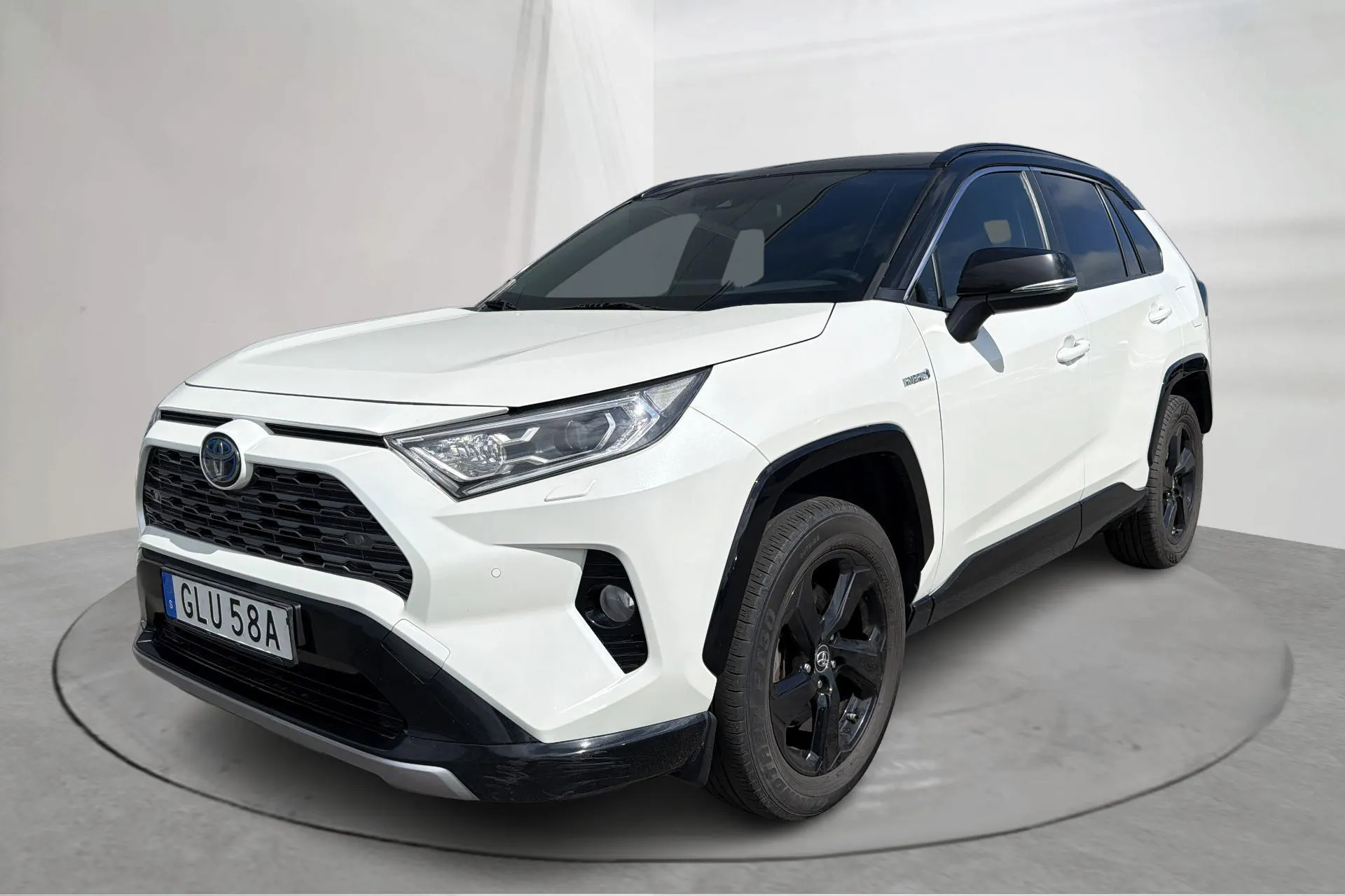 Presentation photo 1 of 15: Toyota RAV4 2.5 HSD AWD (222hk) - 157 350 km - Automatic - white - 2019