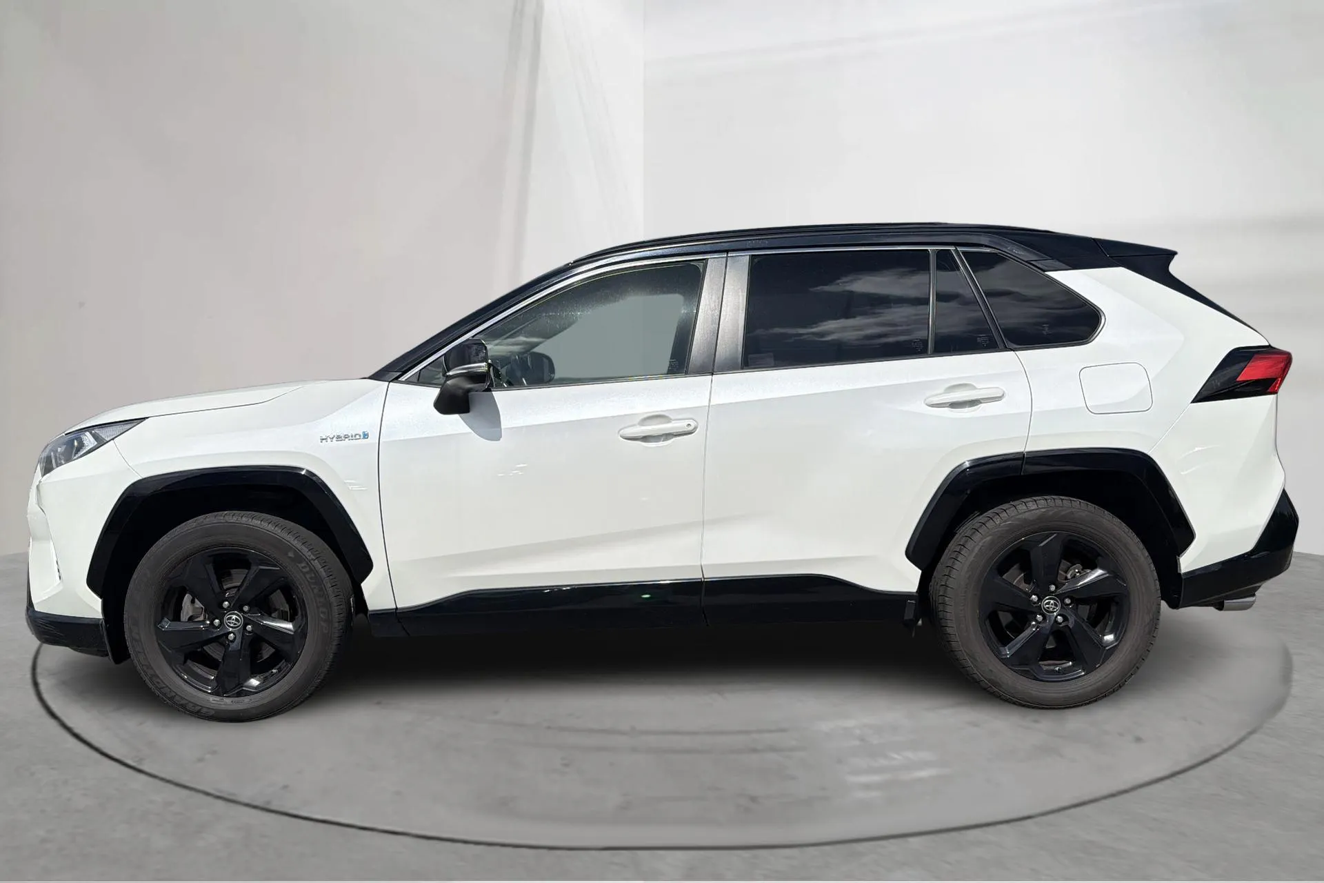 Presentation photo 2 of 15: Toyota RAV4 2.5 HSD AWD (222hk) - 157 350 km - Automatic - white - 2019