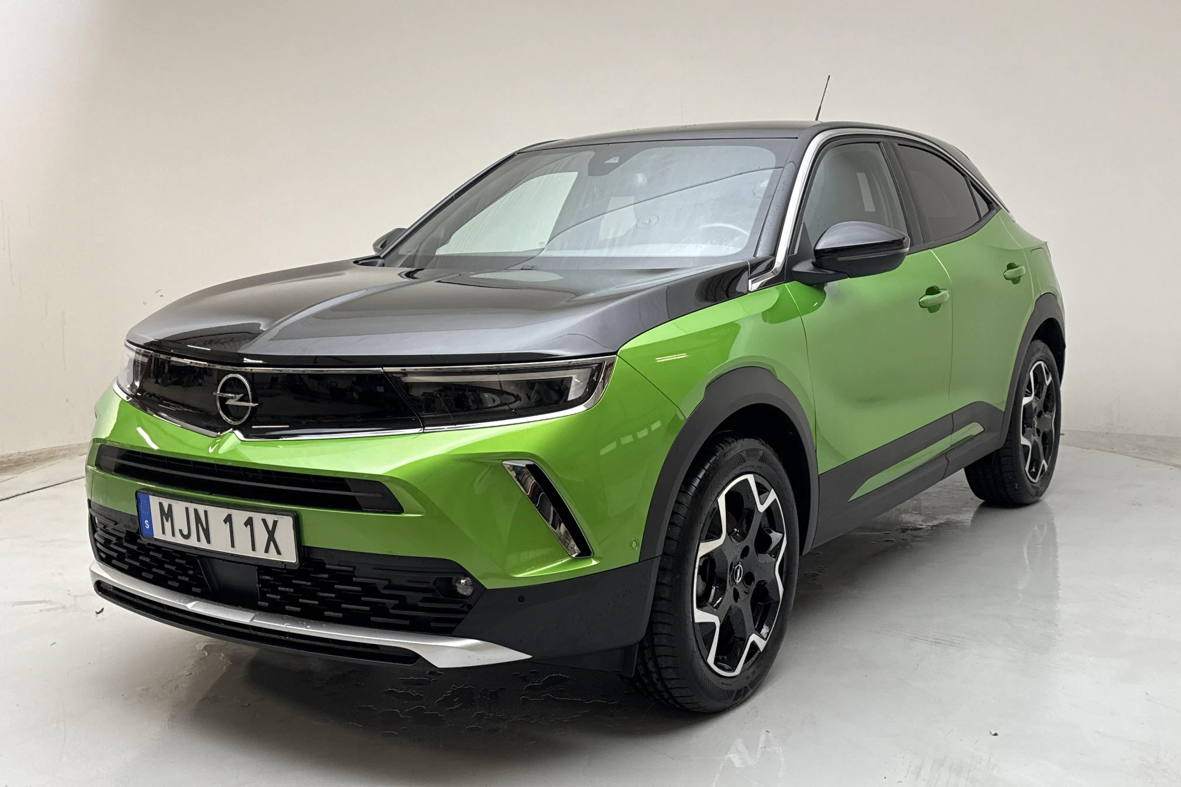 Presentation photo 1 of 14: Opel Mokka-e (136hk) - 18 970 km - Automatic - green - 2023