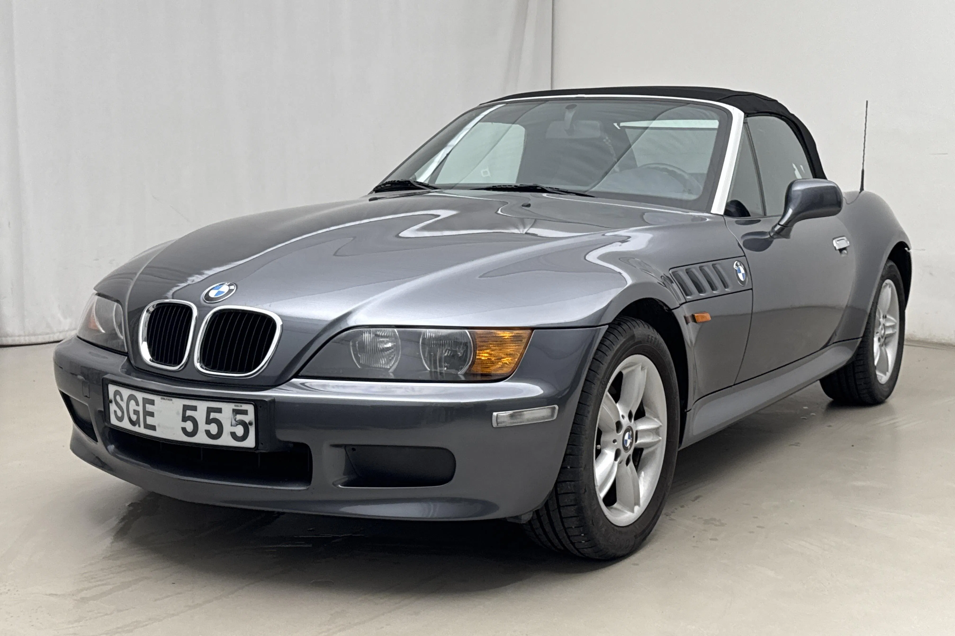 Presentation photo 1 of 21: BMW Z3 1.9 Cabriolet (118hk) - 52 790 km - Manual - gray - 2001