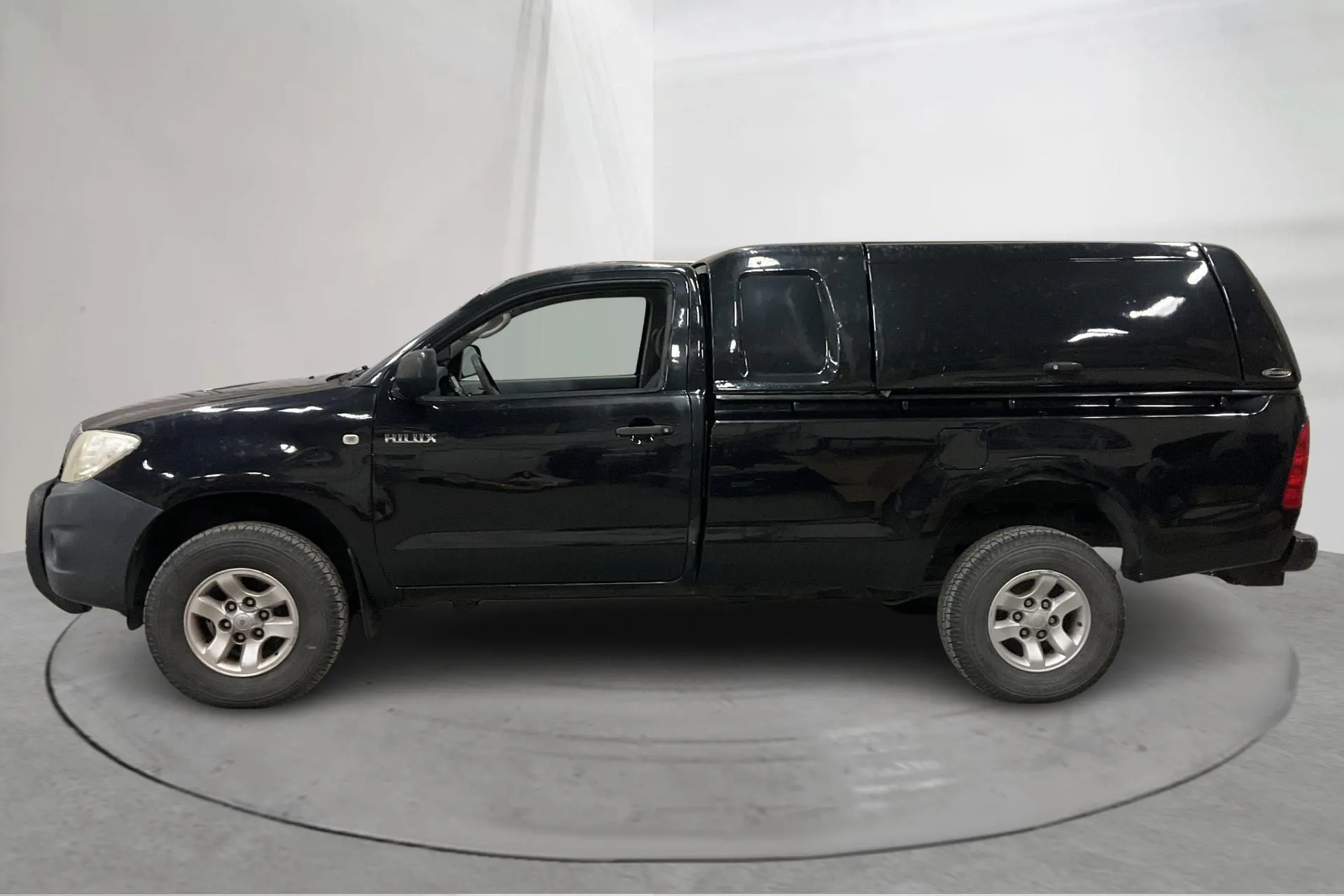 Presentation photo 2 of 19: Toyota Hilux 2.5 D-4D 4WD (144hk) - 22 831 Scandinavian mile - Manual - black - 2010