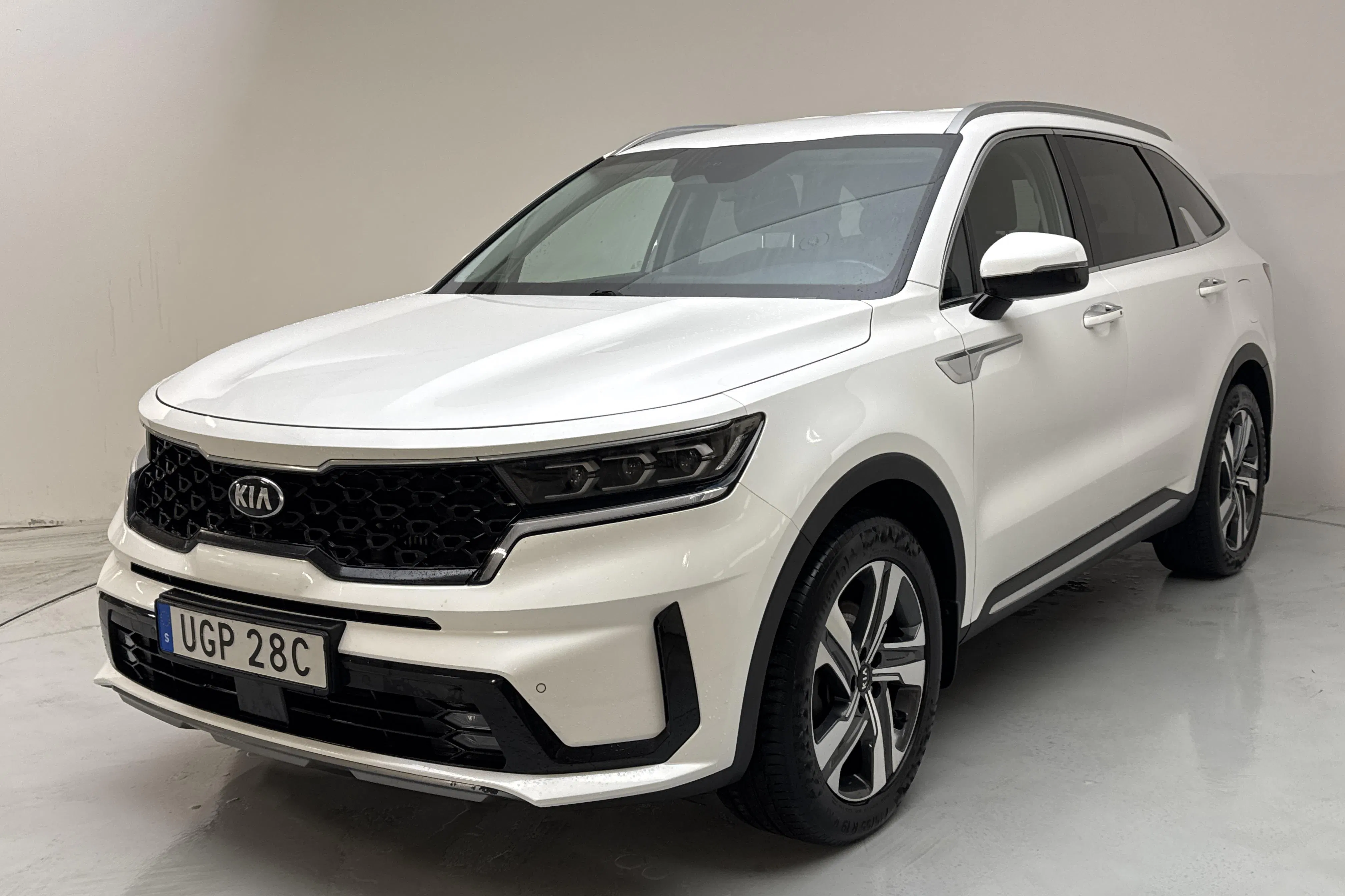 Presentation photo 1 of 15: KIA Sorento 1.6 T-GDi Plug-in Hybrid AWD (265hk) - 92 980 km - Automatic - white - 2021