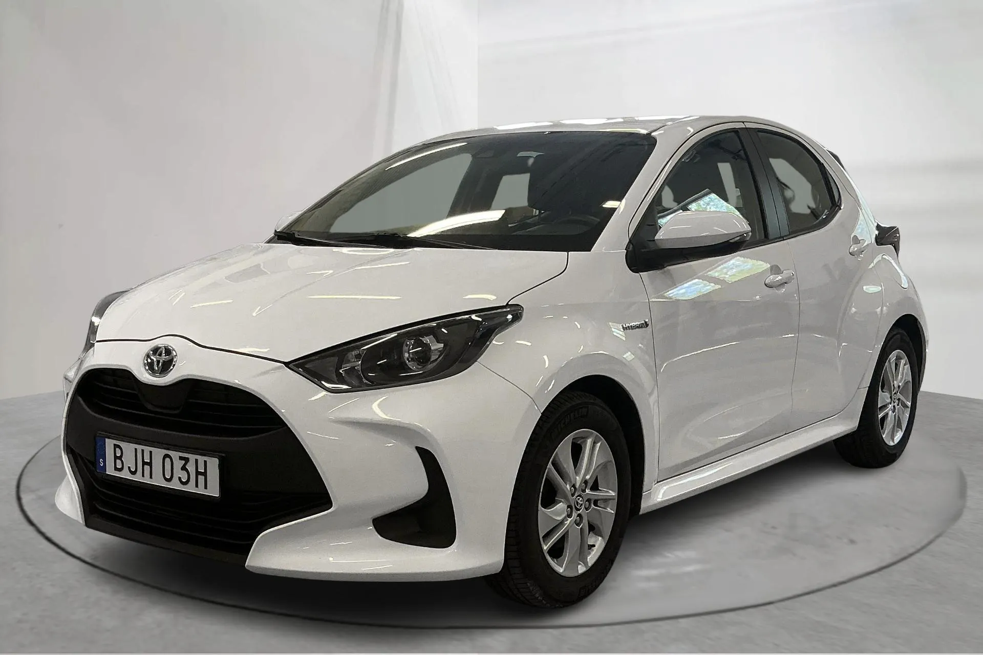 Presentation photo 1 of 12: Toyota Yaris 1.5 Hybrid 5dr (116hk) - 144 140 km - Automatic - white - 2021