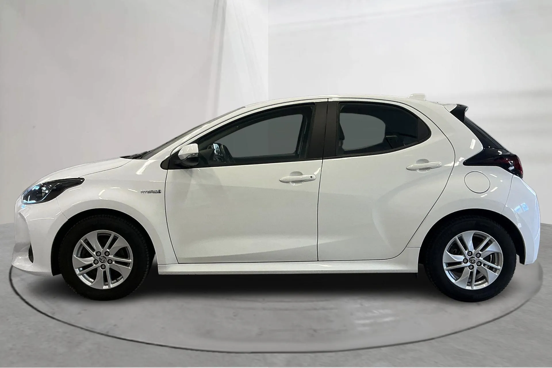 Presentation photo 2 of 12: Toyota Yaris 1.5 Hybrid 5dr (116hk) - 144 140 km - Automatic - white - 2021