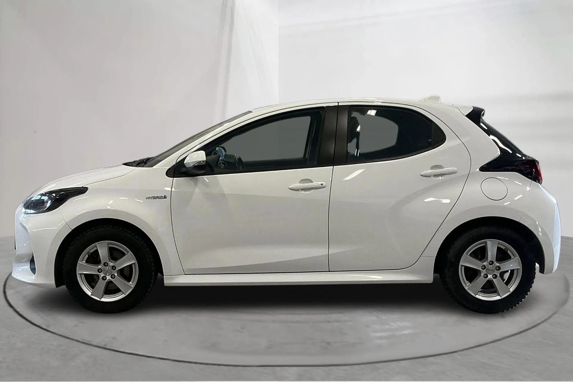 Presentation photo 2 of 14: Toyota Yaris 1.5 Hybrid 5dr (116hk) - 123 400 km - Automatic - white - 2021