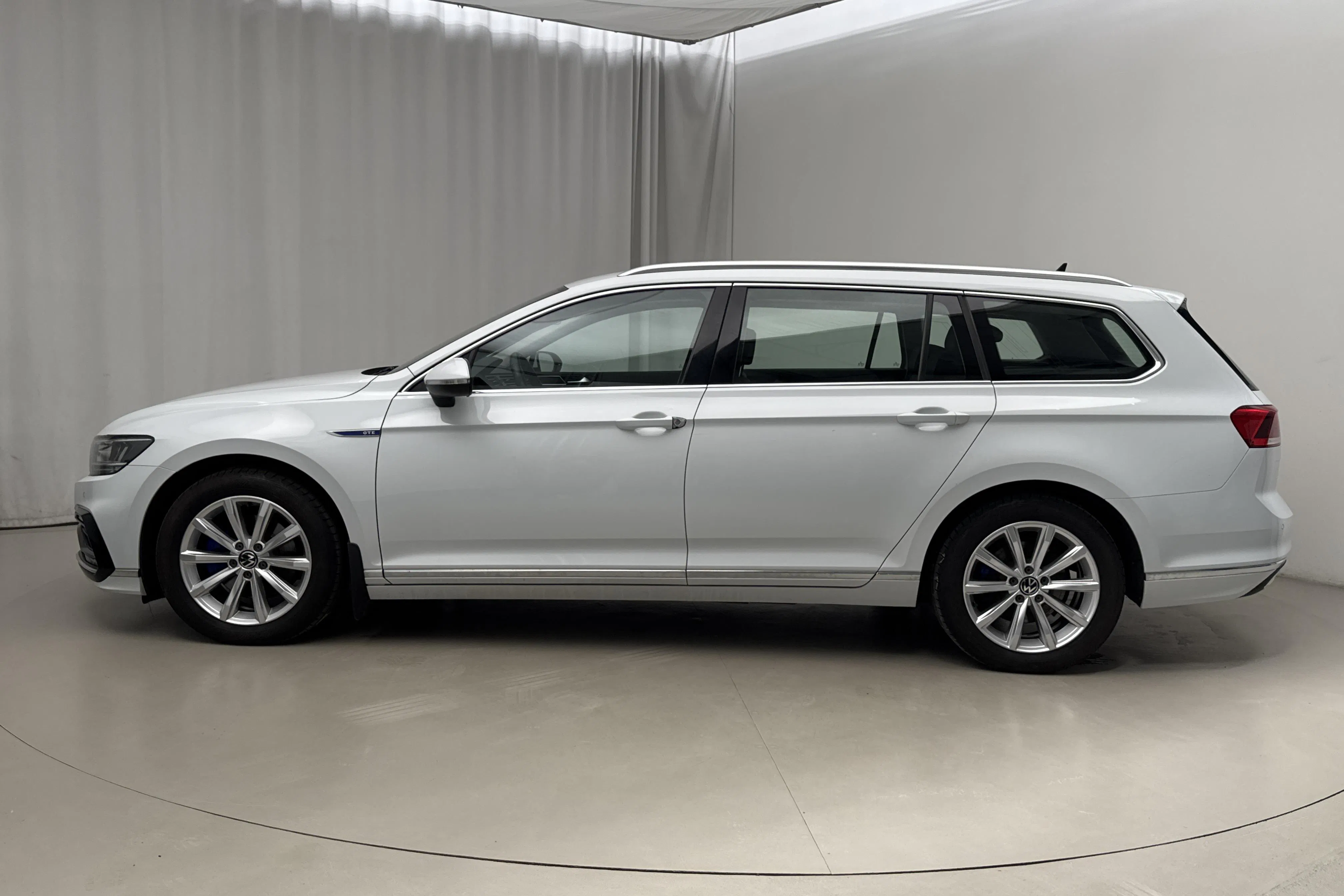 Presentation photo 2 of 21: VW Passat 1.4 GTE Sportscombi (218hk) - 101 600 km - Automatic - white - 2022