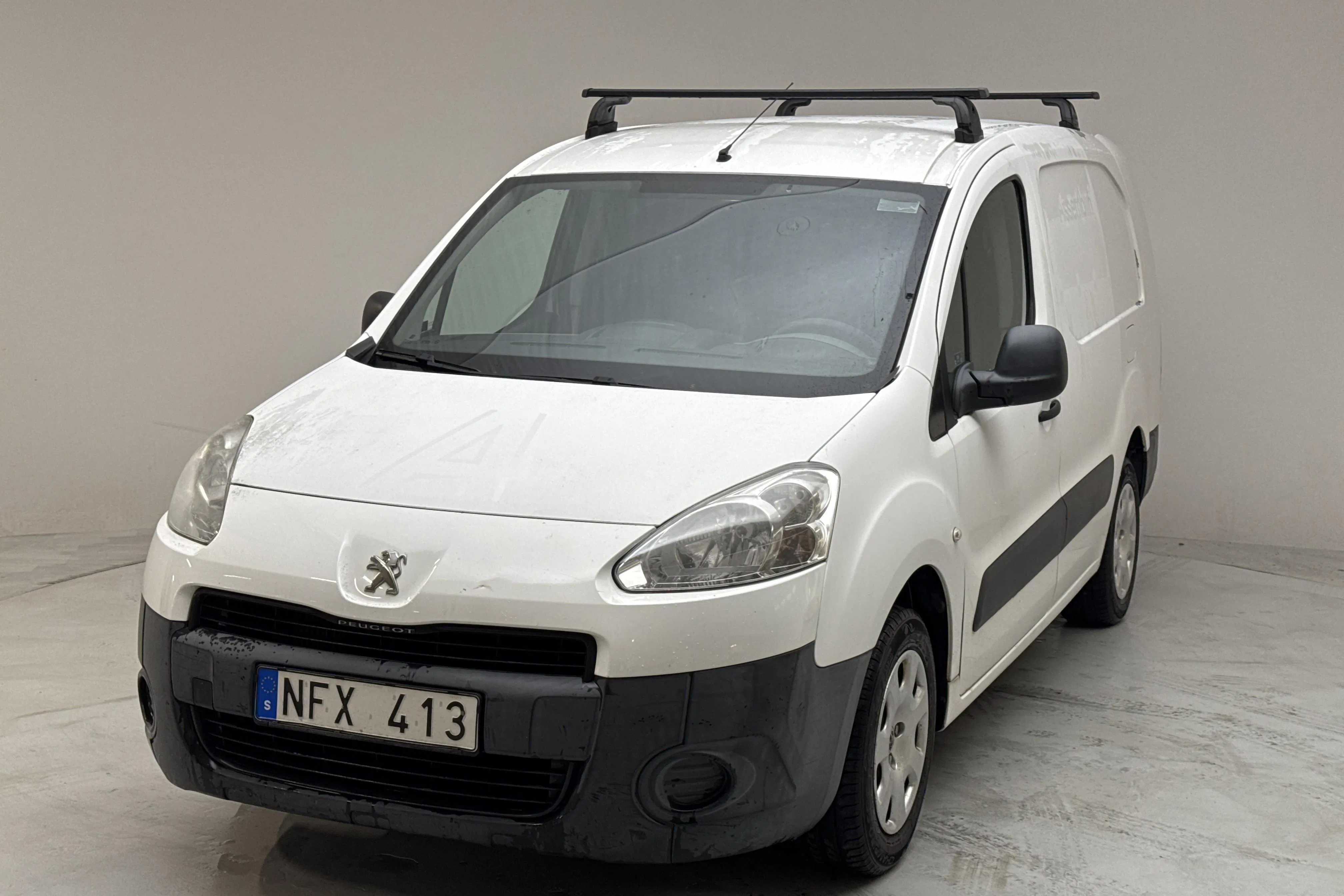 Presentationsfoto 1 av 12: Peugeot Partner 1.6 e-HDI Skåp (90hk) - 7 769 mil - Manuell - vit - 2012
