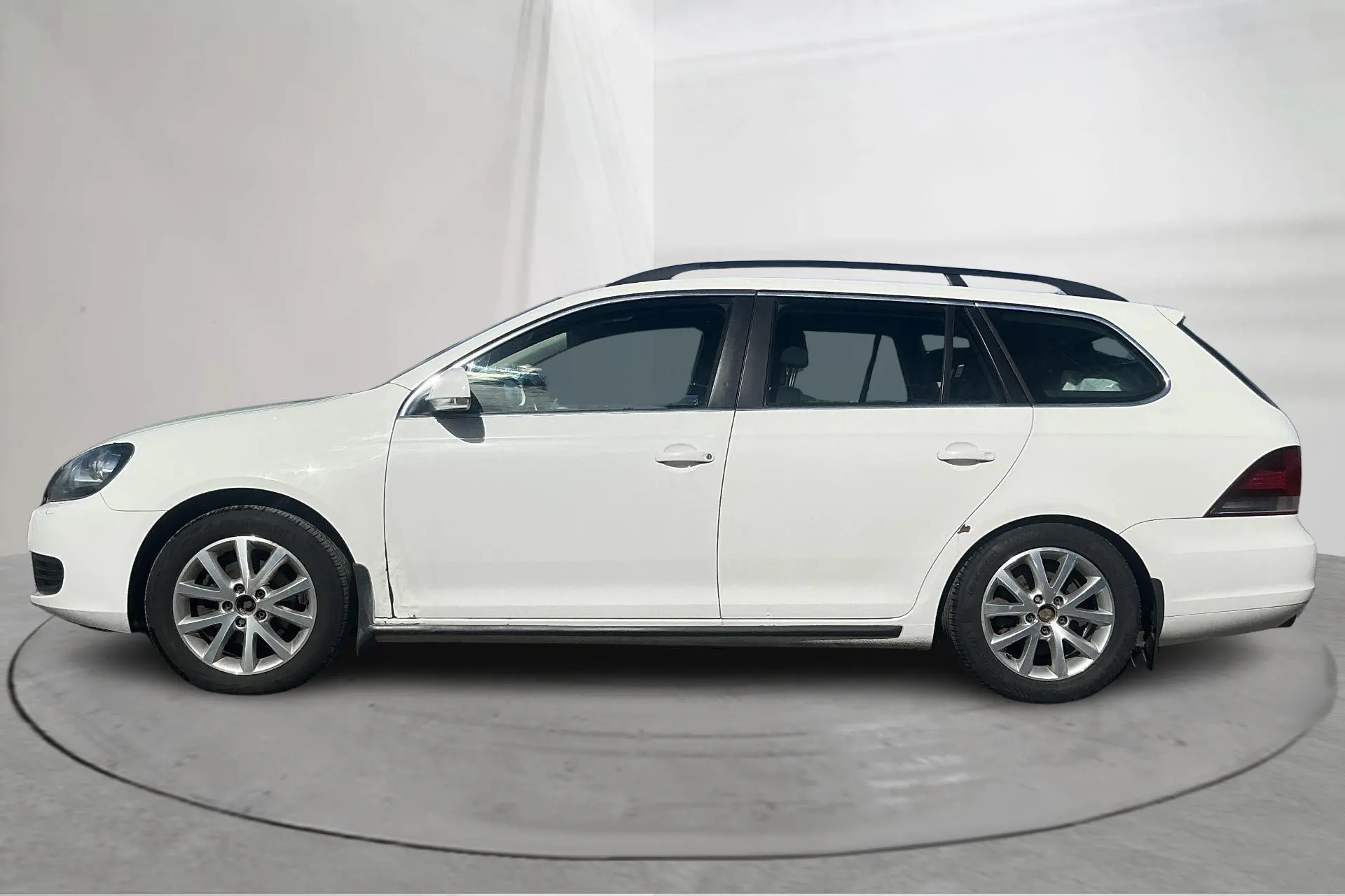 Presentation photo 2 of 13: VW Golf VI 1.6 TDI BlueMotion Technology Variant (105hk) - 128 860 km - Manual - white - 2010