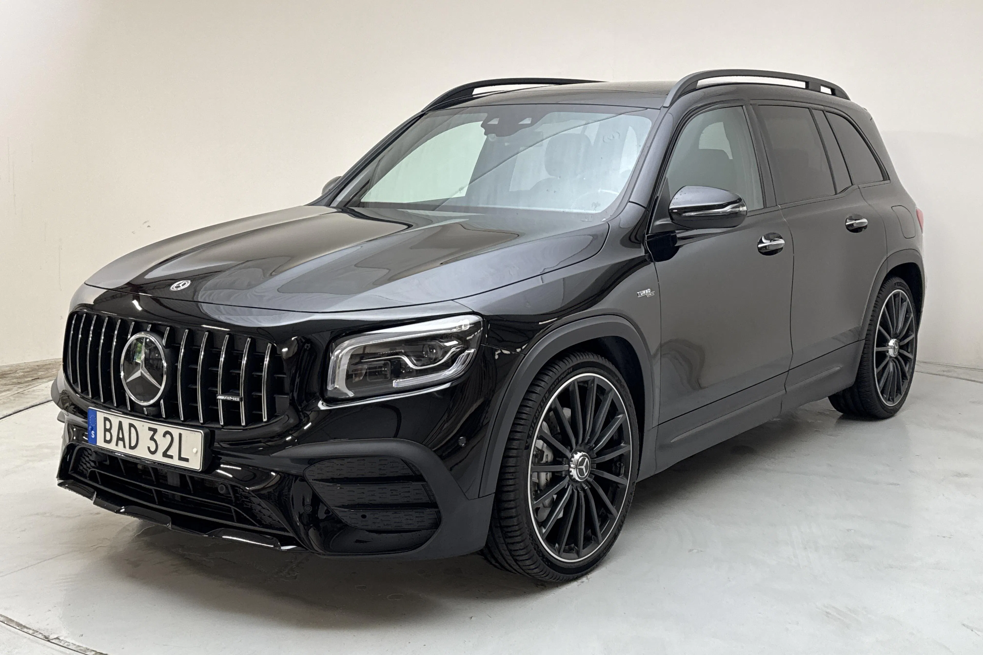 Presentationsfoto 1 av 21: Mercedes GLB 35 AMG 4MATIC X247 (306hk) - 13 844 mil - Automat - svart - 2021