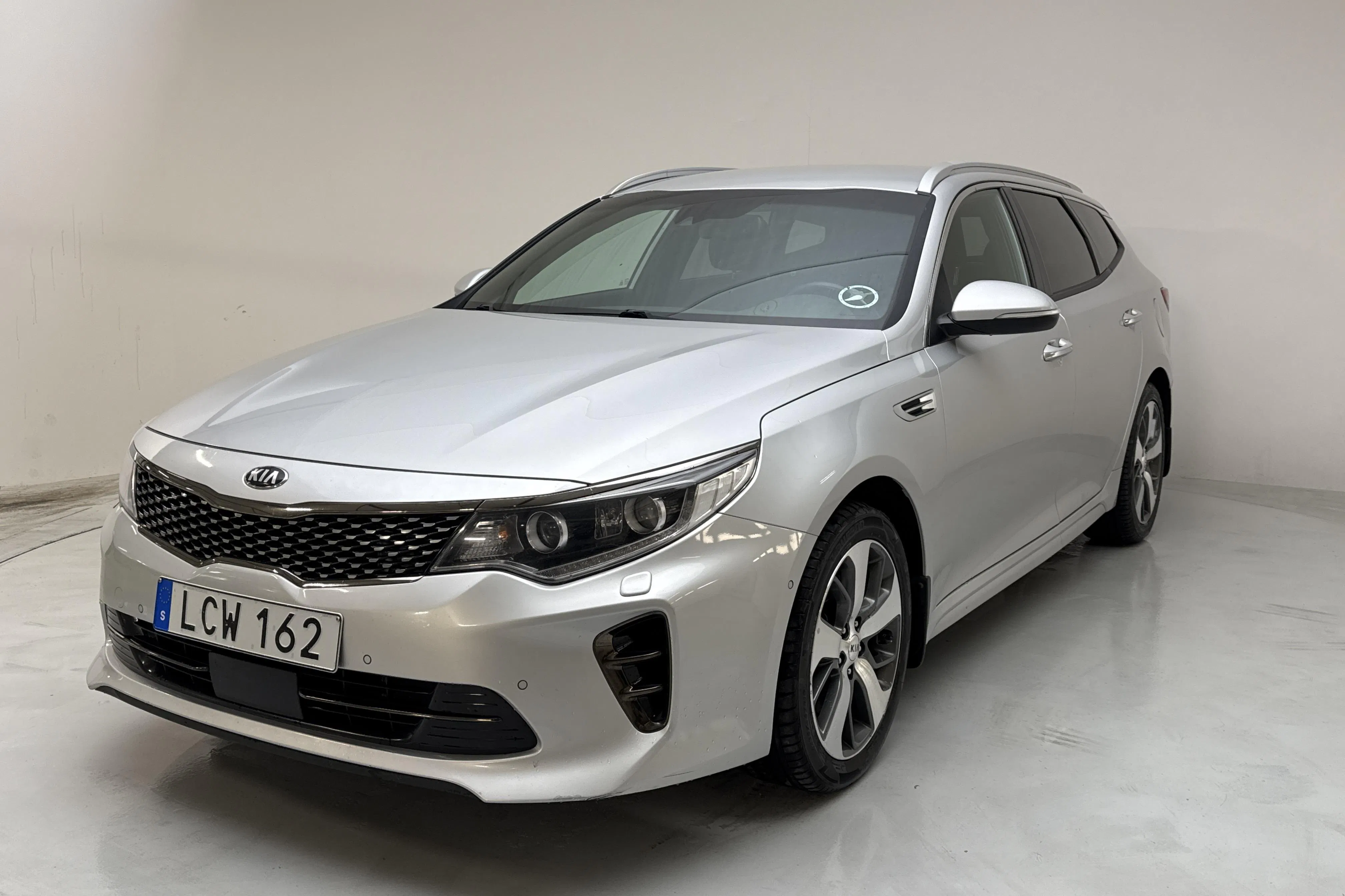 Presentation photo 1 of 14: KIA Optima 1.7 CRDi SW (141hk) - 179 350 km - Automatic - gray - 2018