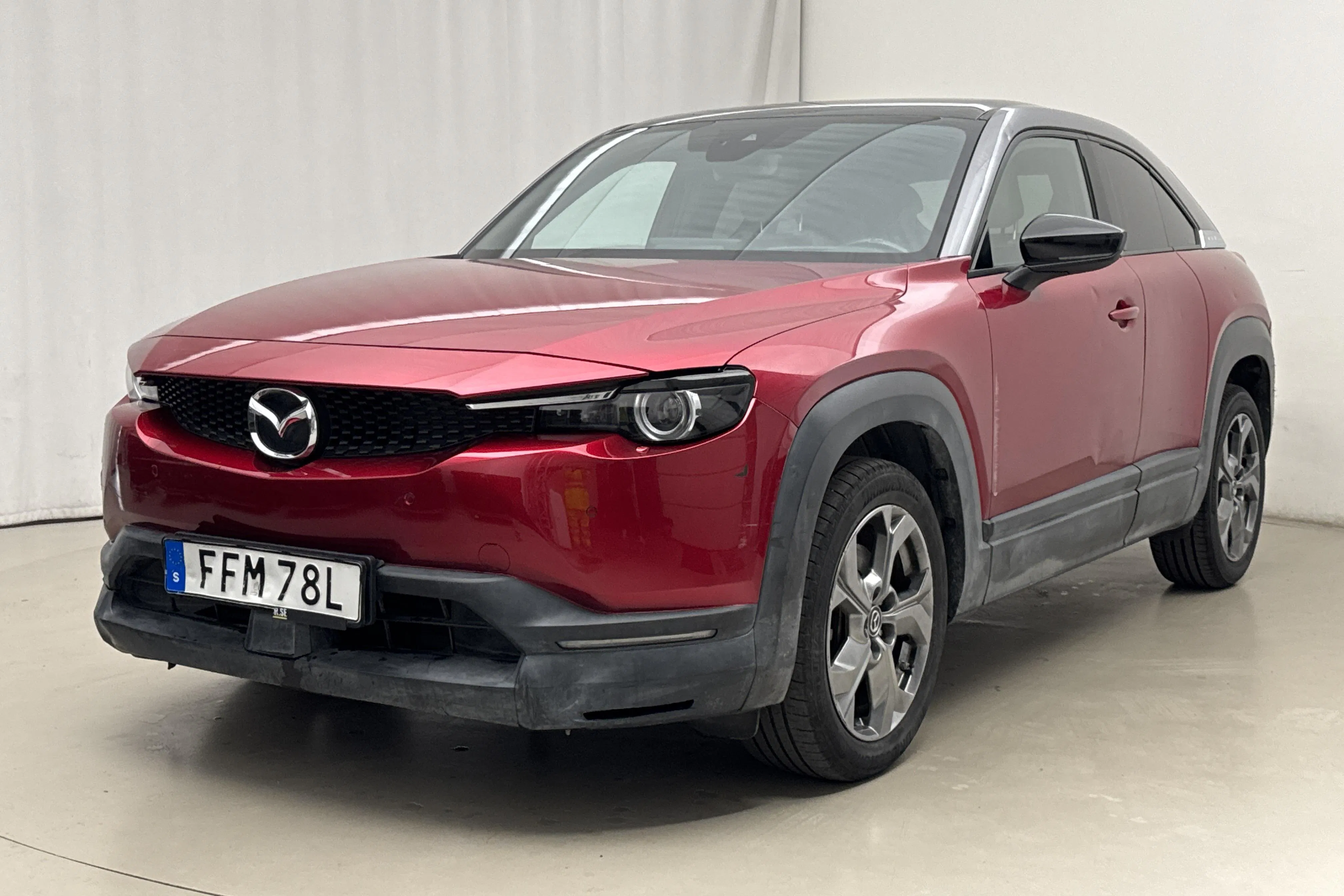 Presentationsfoto 1 av 18: Mazda MX-30 e-Skyactiv (145hk) - 3 350 mil - Automat - röd - 2020