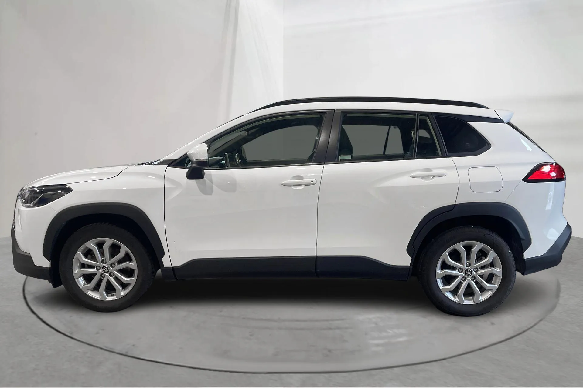 Presentation photo 2 of 15: Toyota Corolla Cross 2.0 AWD-i Elhybrid (197hk) - 49 490 km - Automatic - white - 2024