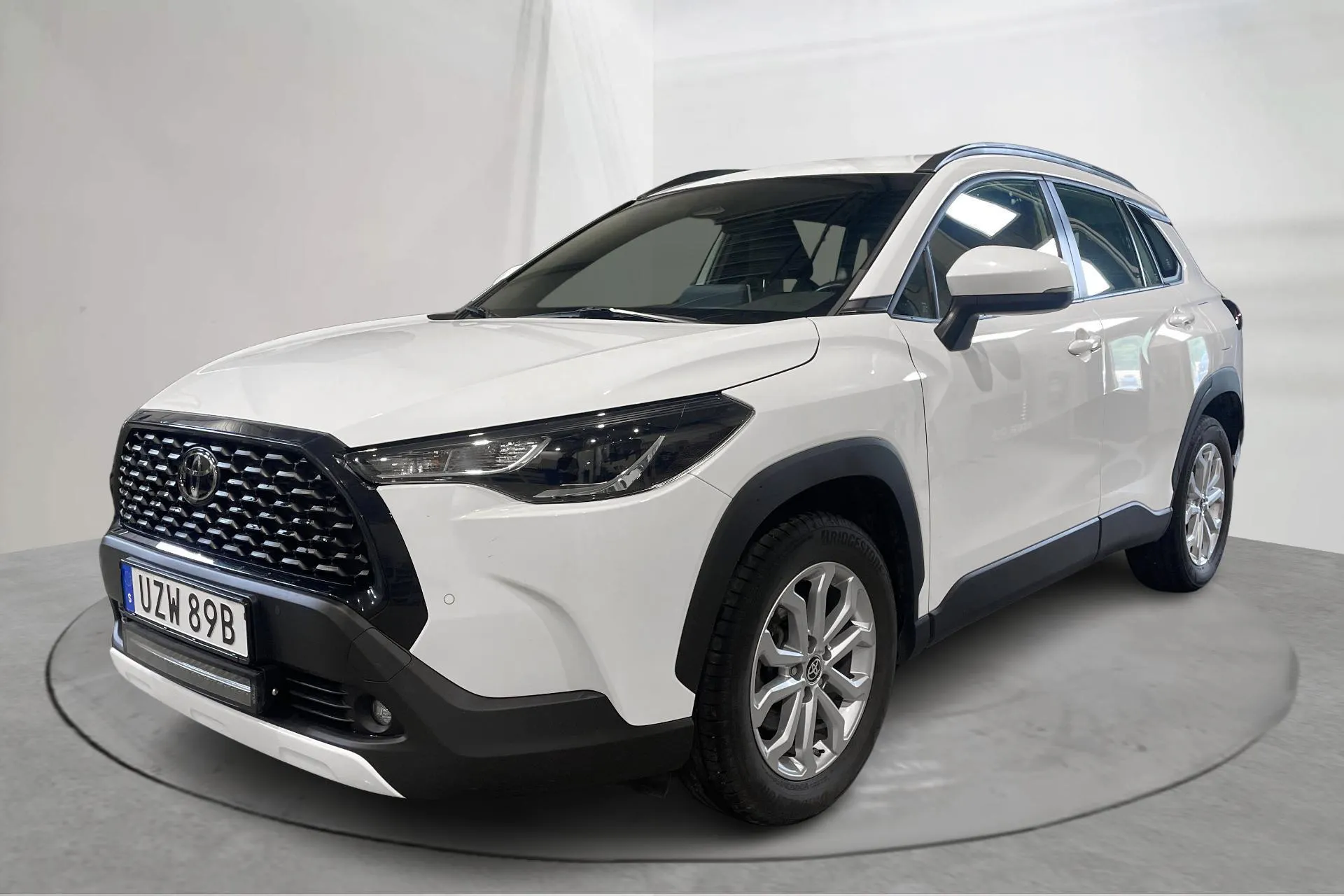 Presentation photo 1 of 15: Toyota Corolla Cross 2.0 AWD-i Elhybrid (197hk) - 49 490 km - Automatic - white - 2024