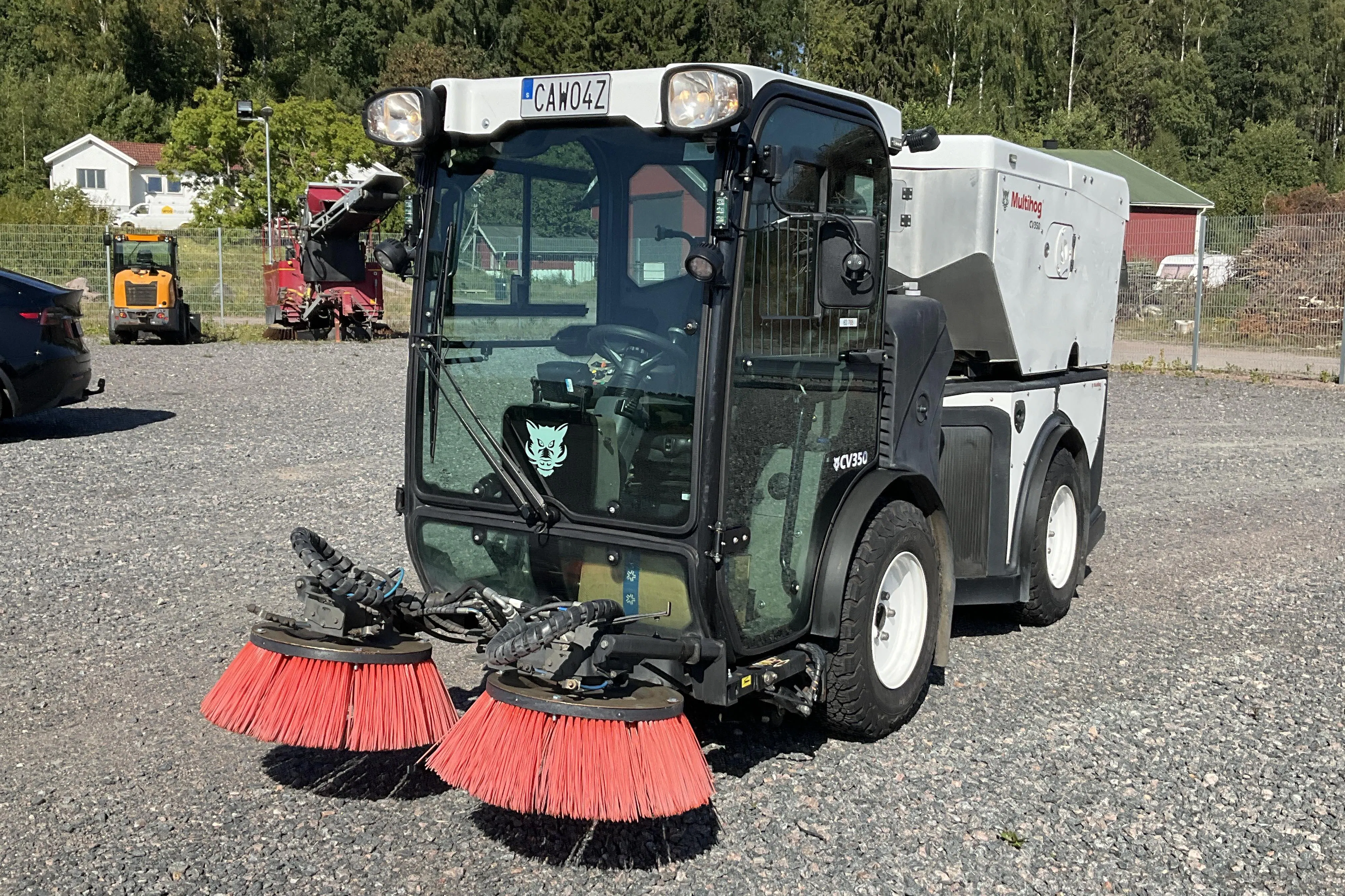 Presentation photo 1 of 27: MULTIHOG Sopmaskin - 0 km - Automatic - white - 2021