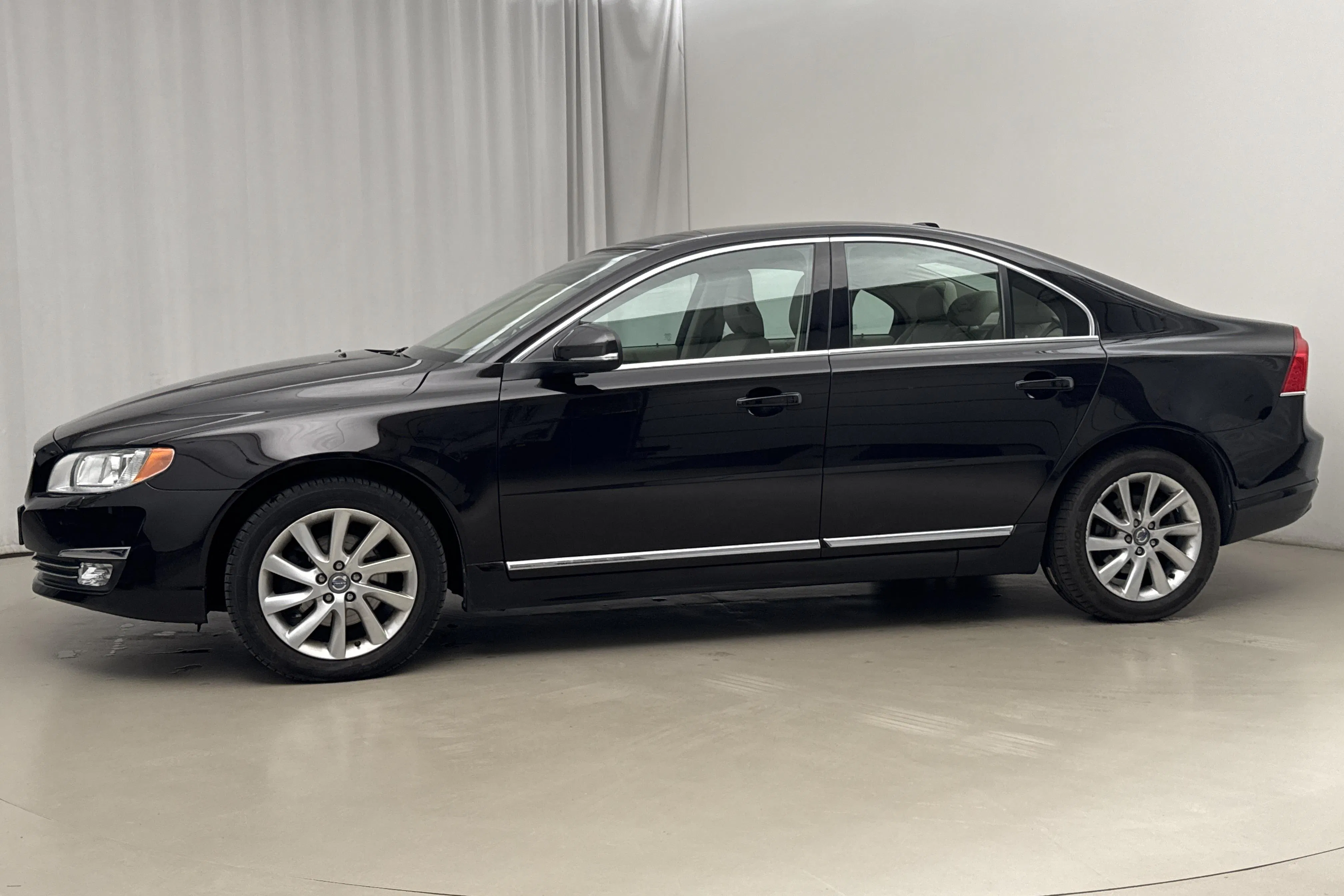 Presentationsfoto 2 av 19: Volvo S80 D5 (215hk) - 4 973 mil - Automat - svart - 2014