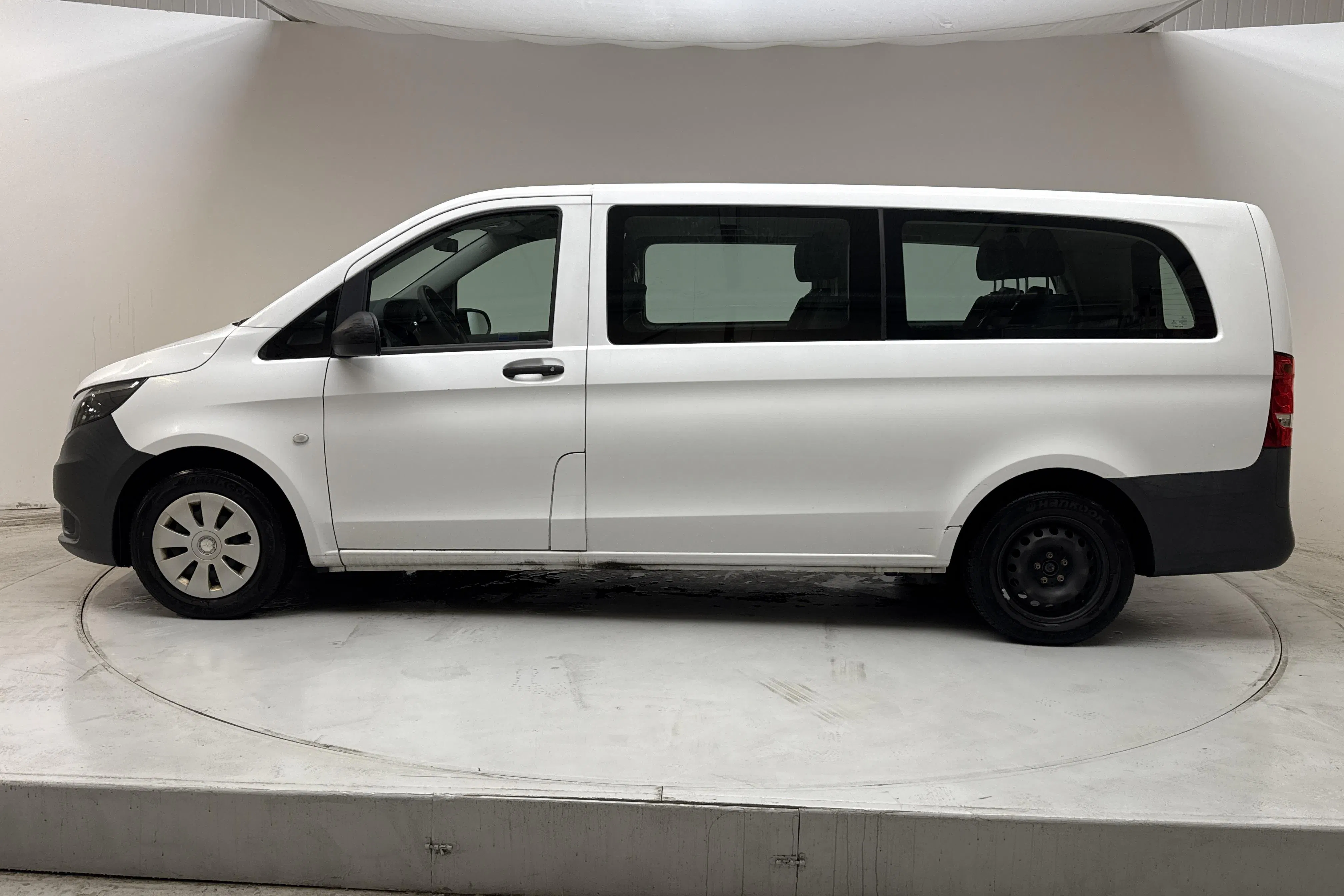 Presentation photo 2 of 14: Mercedes Vito Tourer 114 CDI W640 (136hk) - 117 290 km - Manual - white - 2017