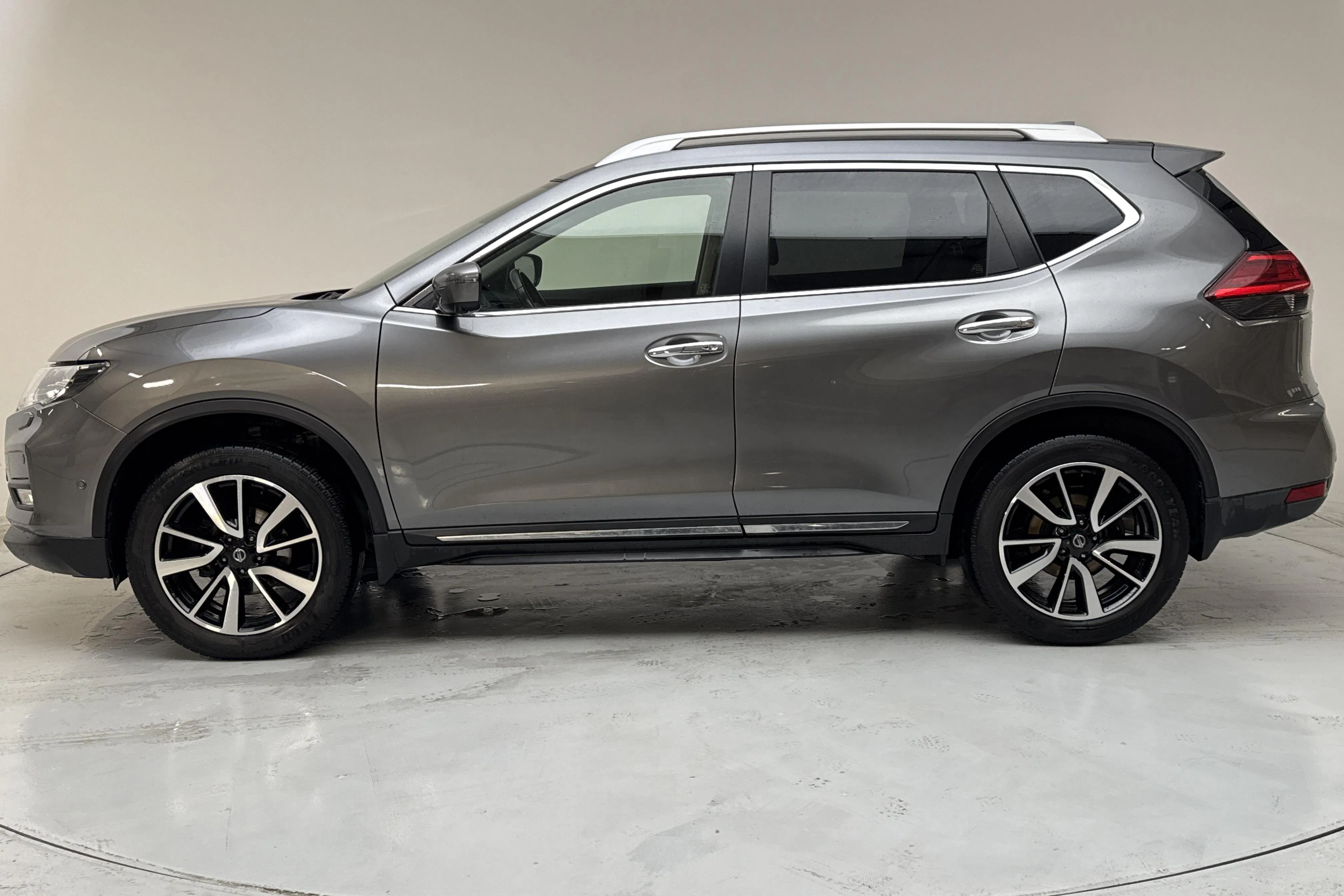 Presentation photo 2 of 14: Nissan X-trail 1.3 DIG-T 2WD (160hk) - 68 940 km - Automatic - gray - 2020
