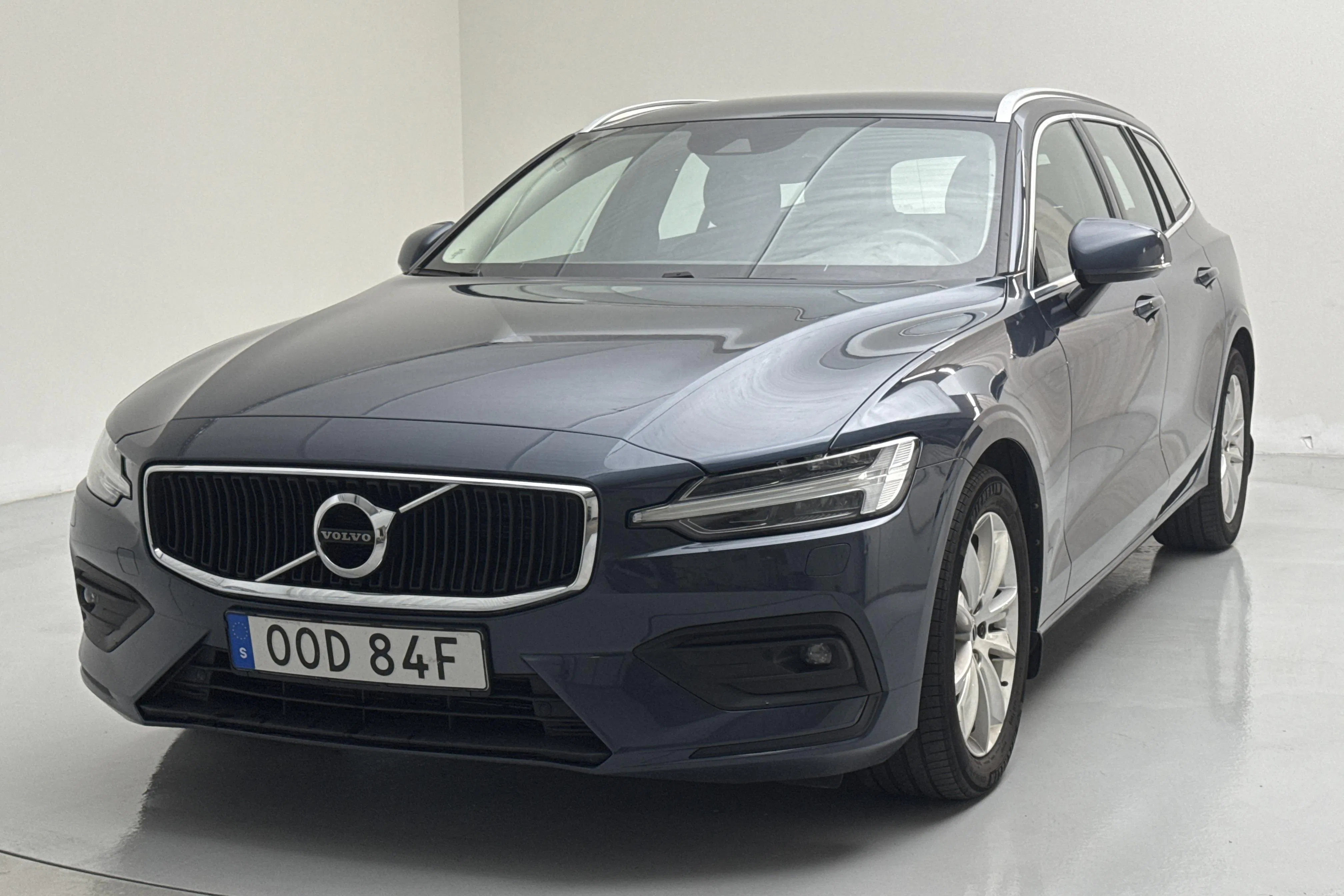 Presentation photo 1 of 16: Volvo V60 B4 Mildhybrid, Diesel (197hk) - 115 810 km - Automatic - dark blue - 2021
