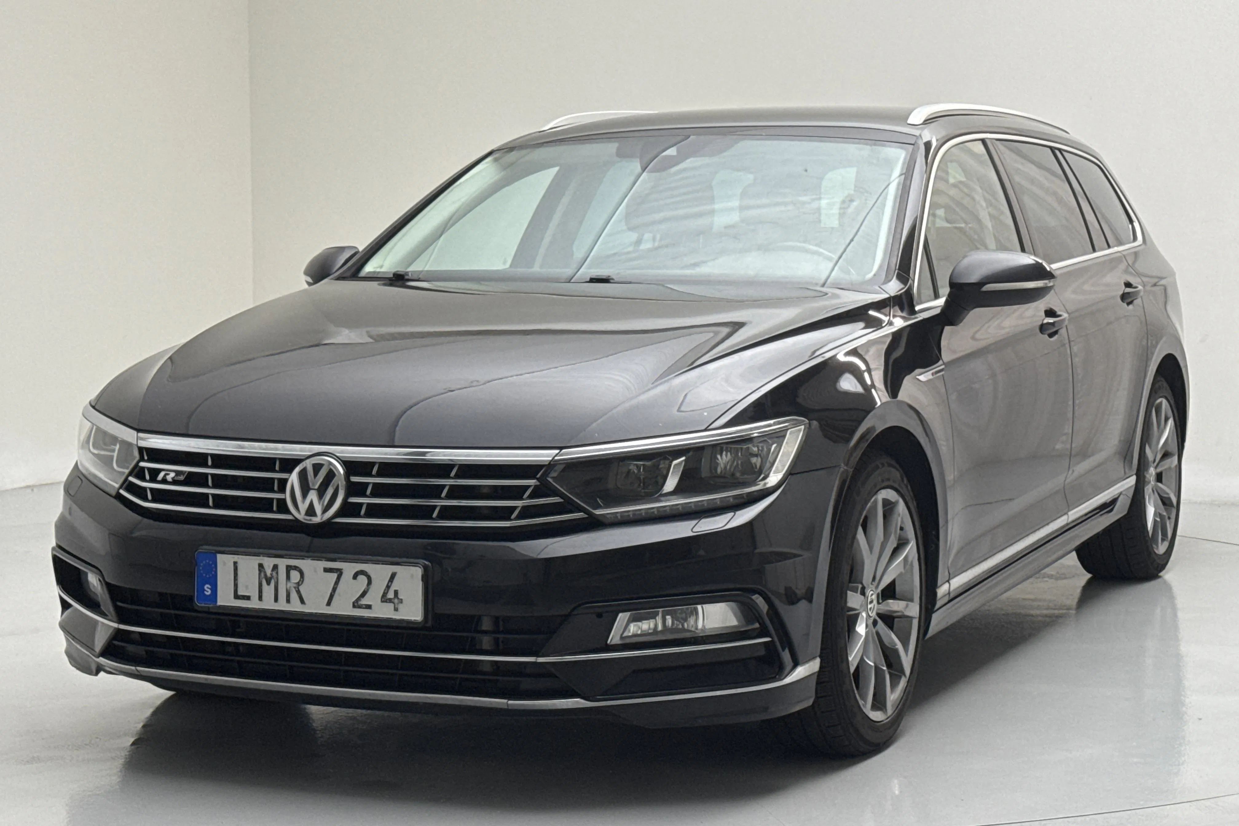 Presentation photo 1 of 14: VW Passat 2.0 TDI Sportscombi 4MOTION (190hk) - 14 388 Scandinavian mile - Automatic - black - 2018