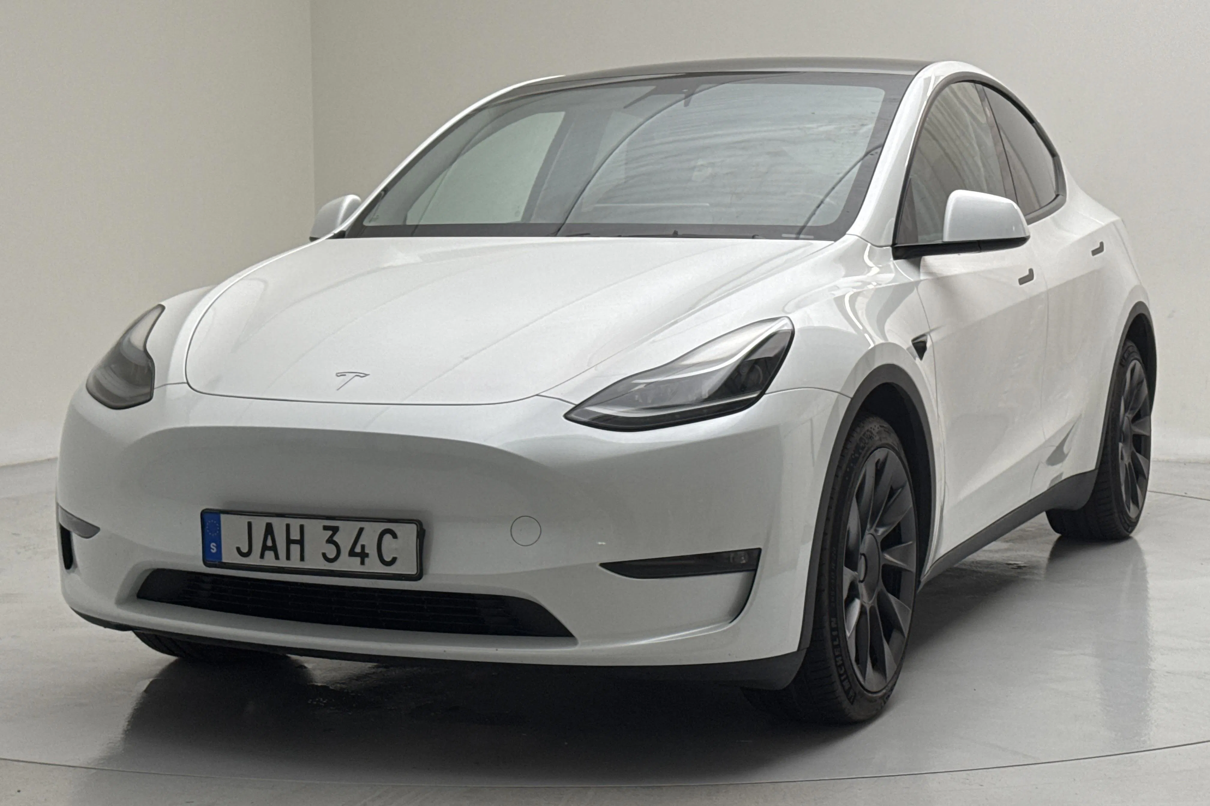 Presentationsfoto 1 av 18: Tesla Model Y Long Range Dual Motor AWD - 14 293 mil - Automat - vit - 2023
