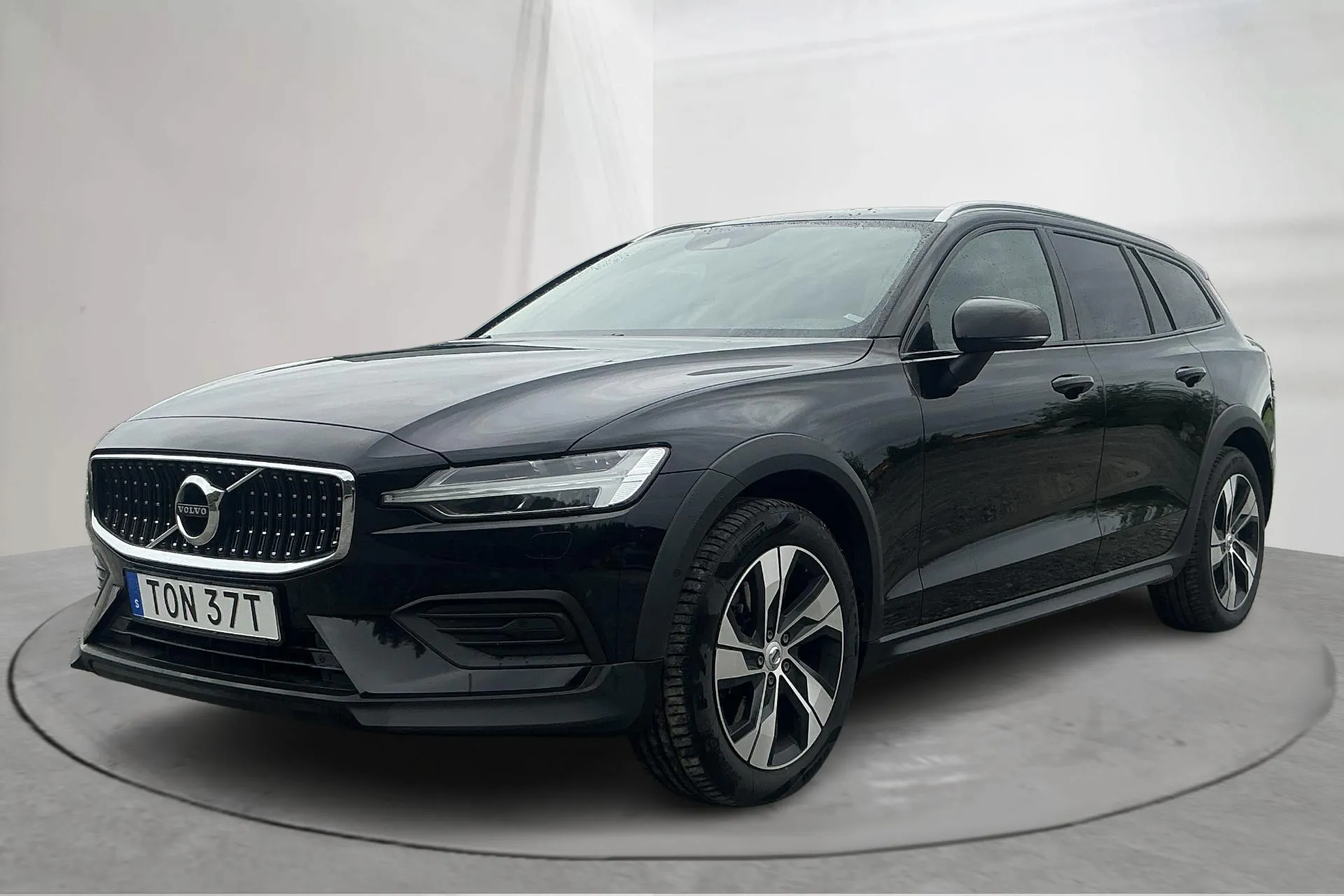 Presentationsfoto 1 av 16: Volvo V60 B4 Cross Country AWD Mildhybrid, Diesel (197hk) - 12 598 mil - Automat - svart - 2022