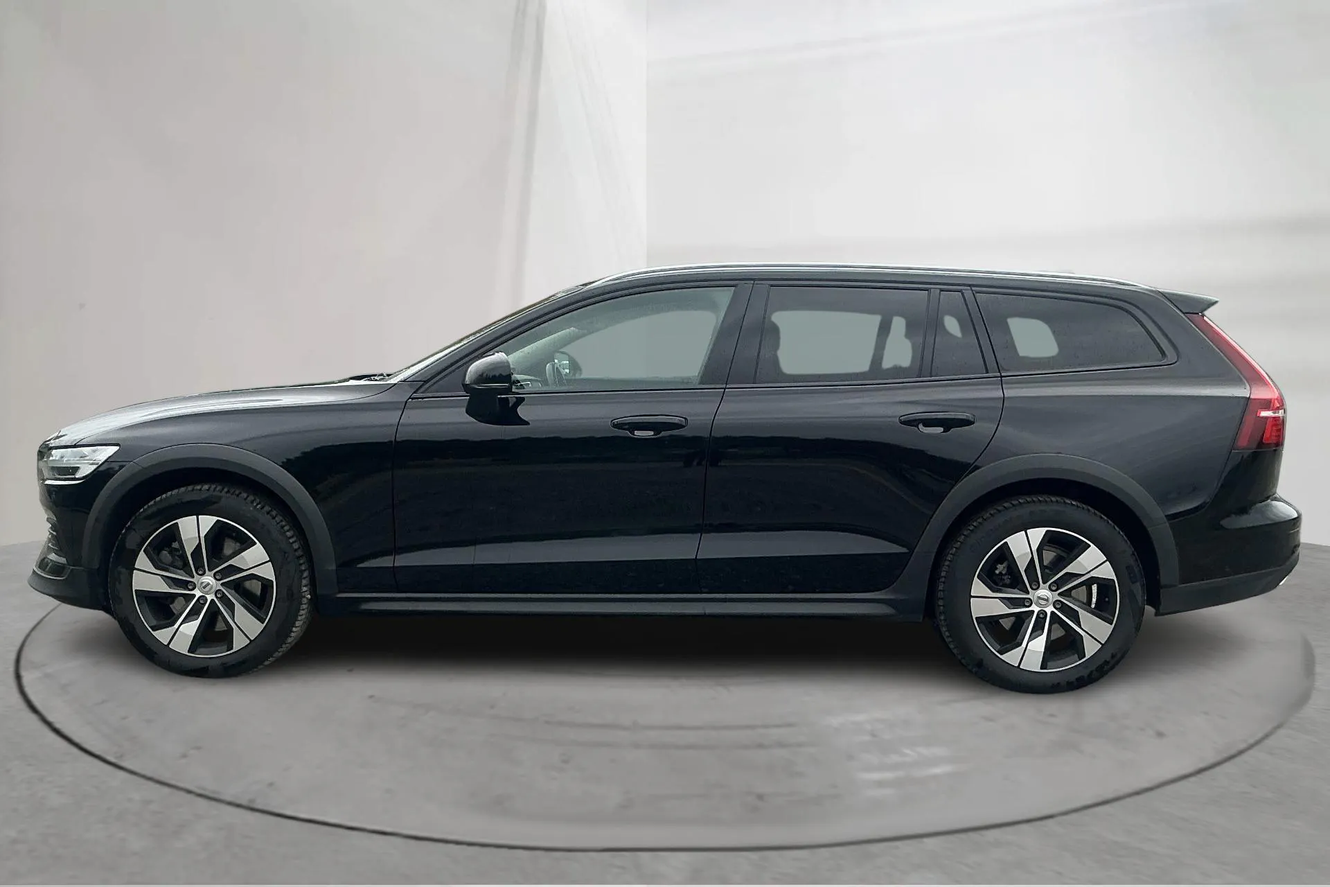 Presentationsfoto 2 av 16: Volvo V60 B4 Cross Country AWD Mildhybrid, Diesel (197hk) - 12 598 mil - Automat - svart - 2022