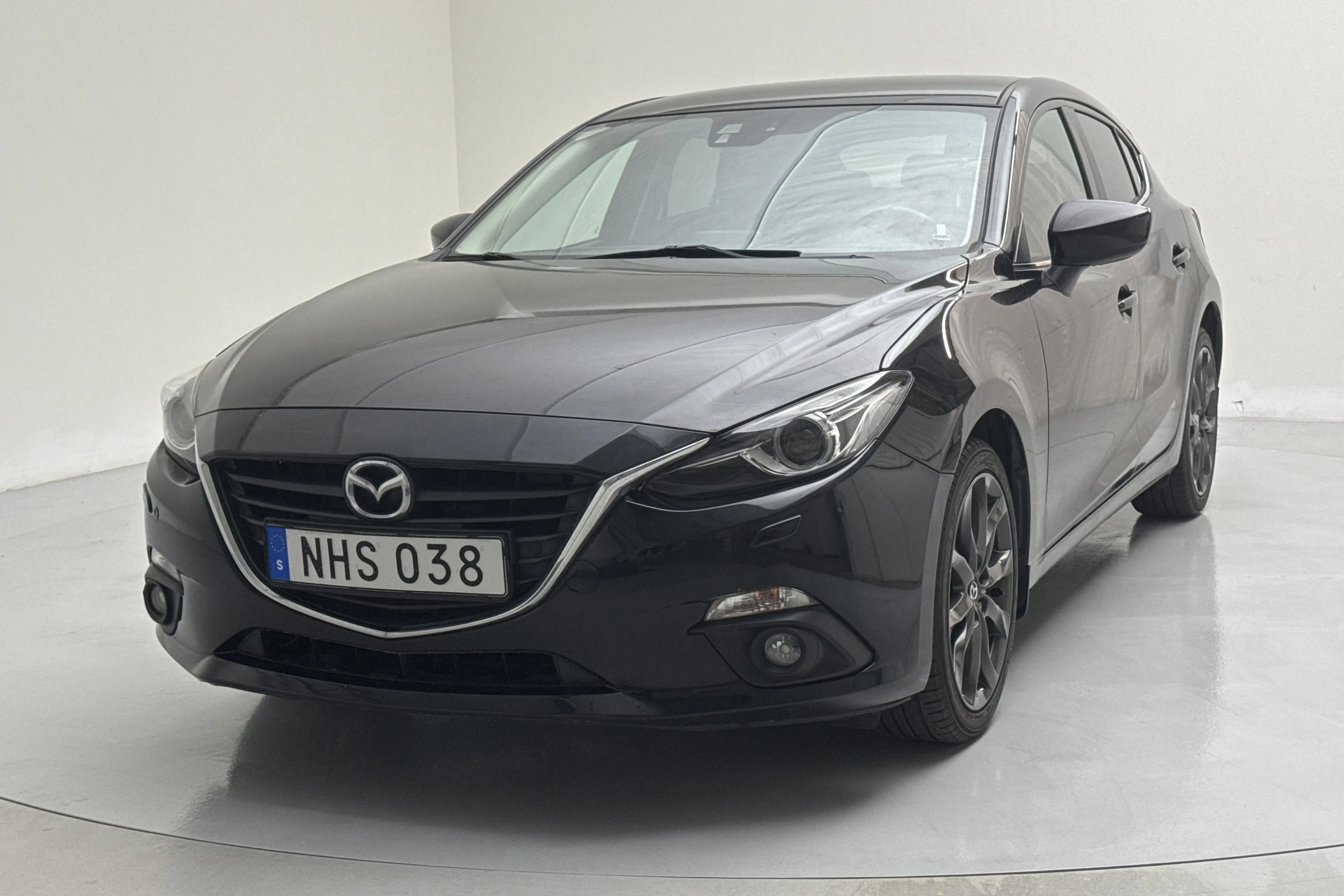 Presentationsfoto 1 av 14: Mazda 3 2.0 5dr (165hk) - 16 537 mil - Manuell - svart - 2016