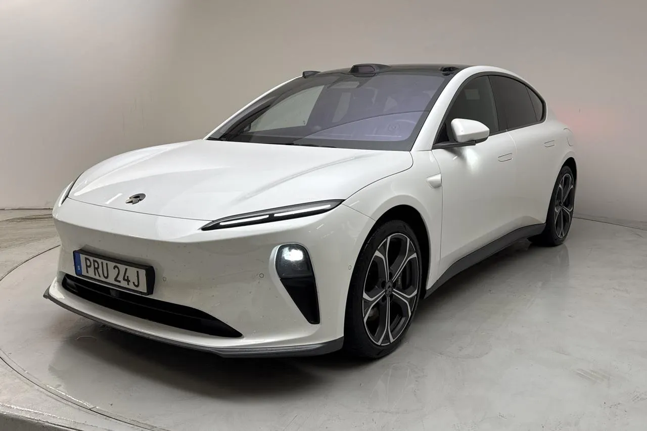 Presentation photo 1 of 21: NIO ET5 100kWh (483hk) - 90 230 km - Automatic - white - 2023