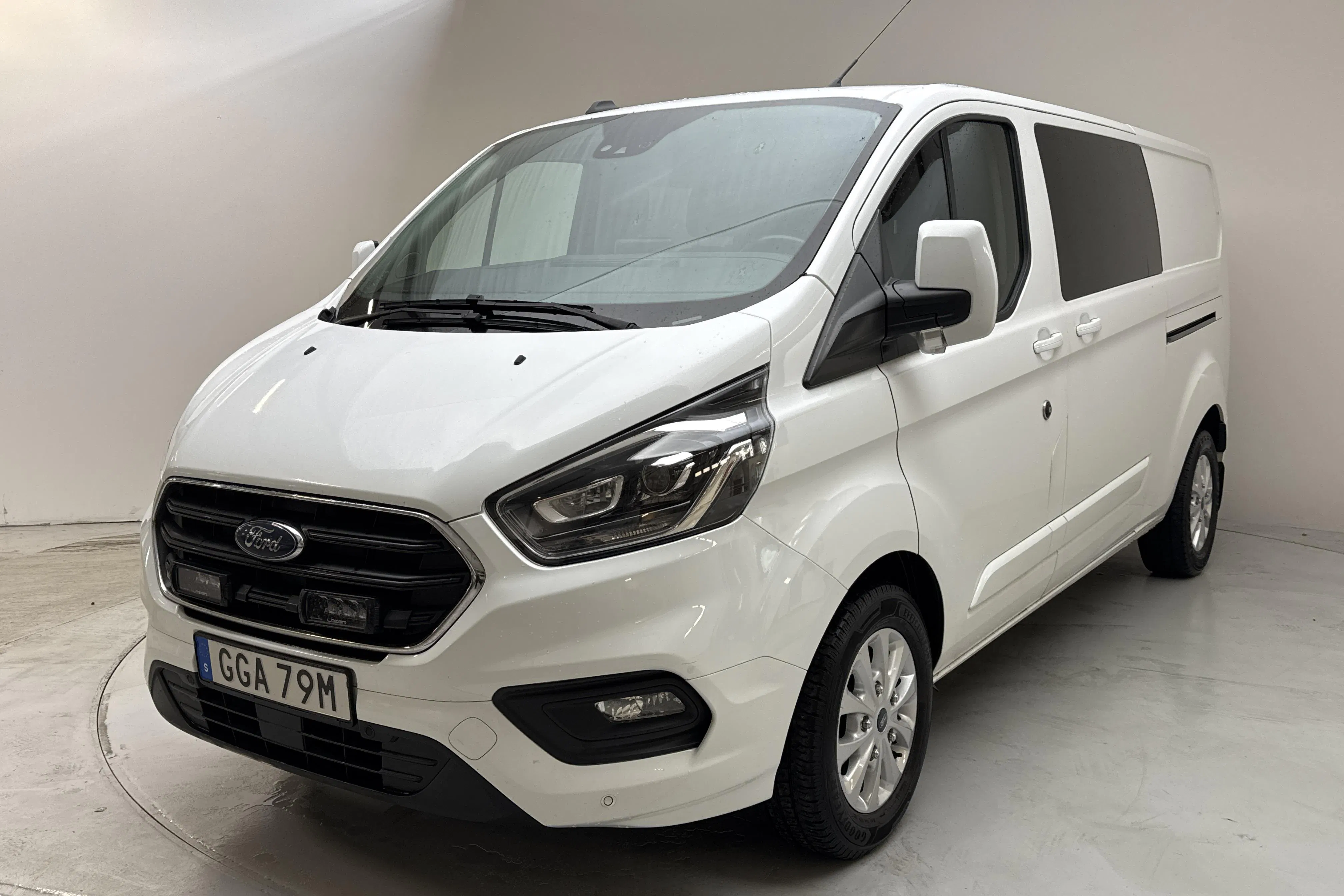 Presentation photo 1 of 12: Ford Transit Custom 340 (170hk) - 191 790 km - Automatic - white - 2020