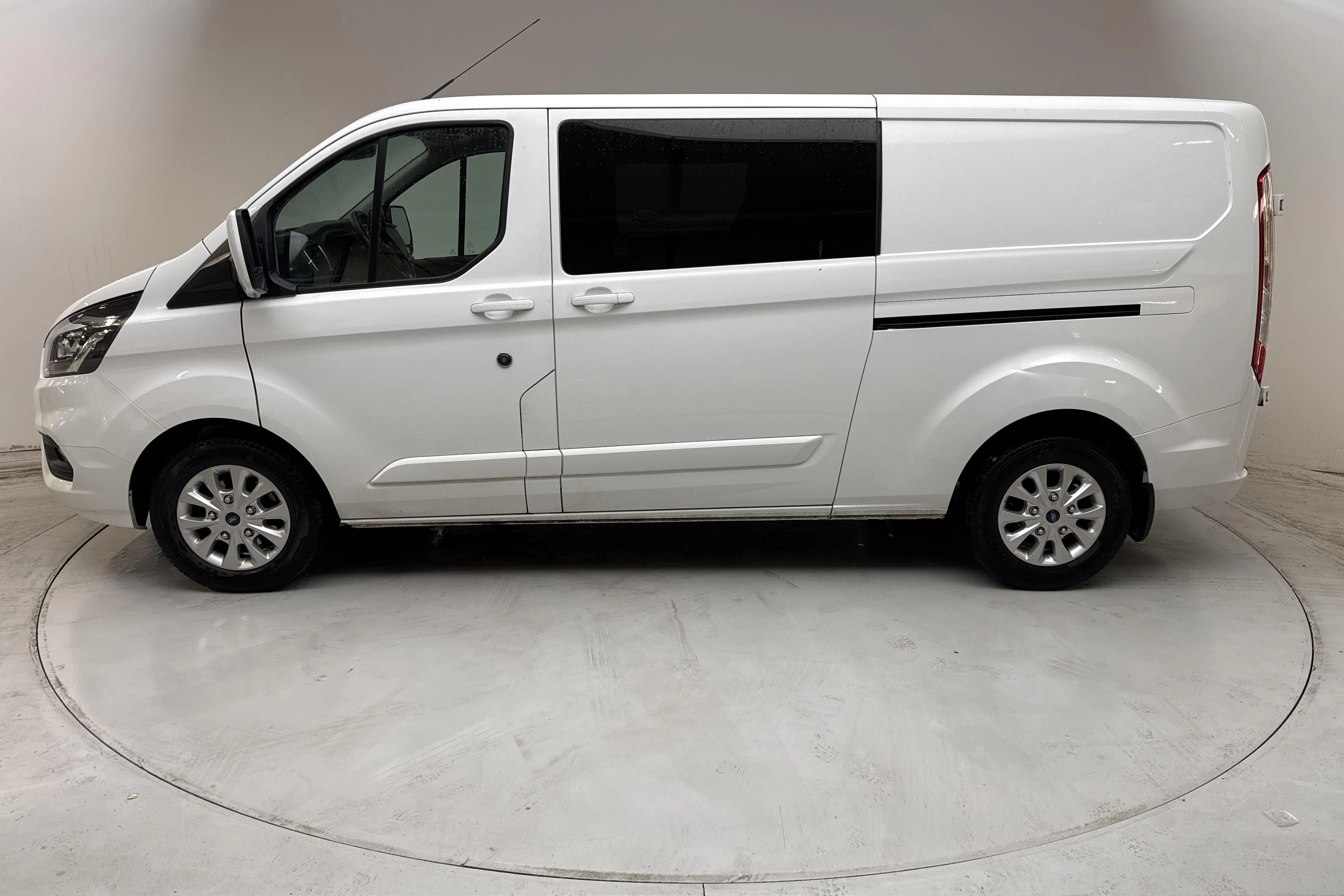 Presentation photo 2 of 12: Ford Transit Custom 340 (170hk) - 191 790 km - Automatic - white - 2020