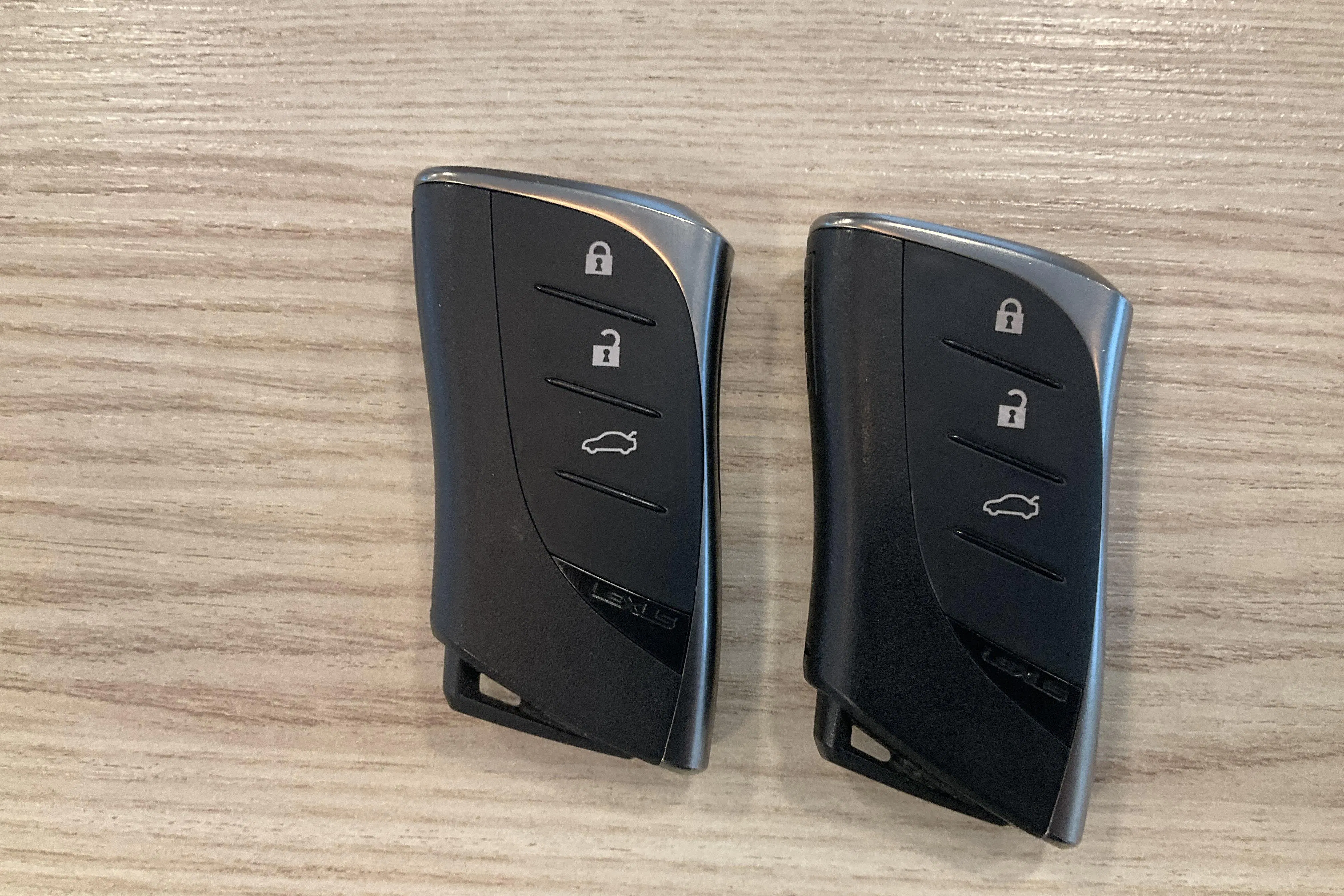 Presentationsfoto 19 av 19: Lexus ES 300h (218hk) - 6 795 mil - Automat - Ljusgrå - 2019