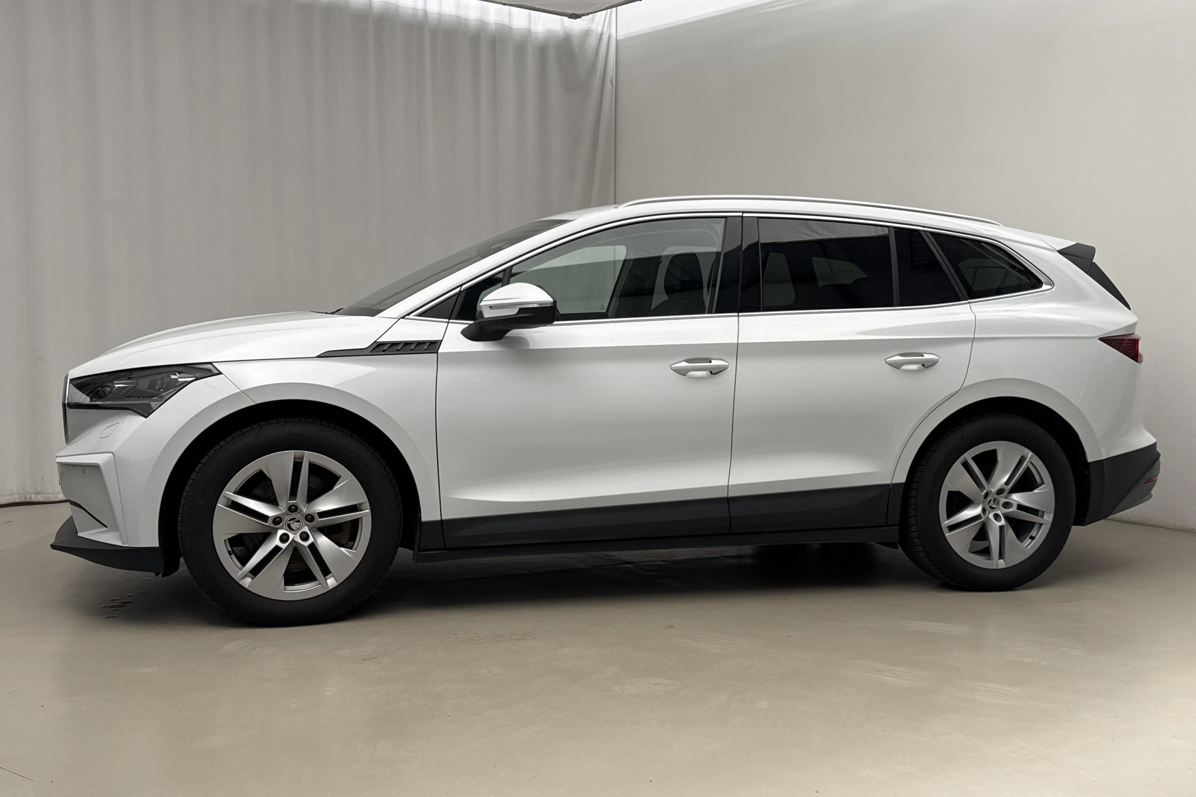 Presentationsfoto 2 av 23: Skoda Enyaq iV 80x (265hk) - 7 212 mil - Automat - vit - 2023