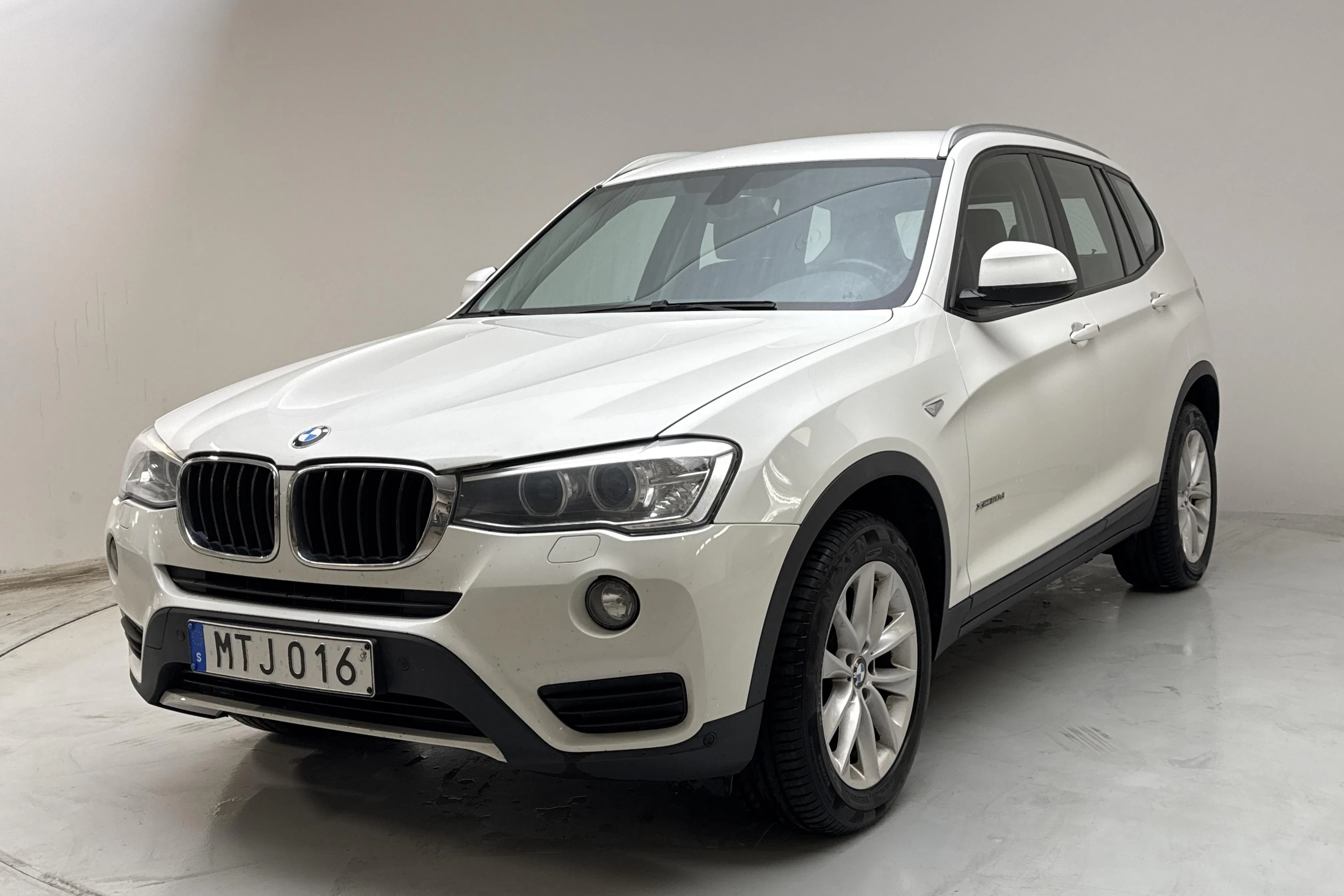 Presentation photo 1 of 12: BMW X3 xDrive20d, F25 (190hk) - 19 360 Scandinavian mile - Automatic - white - 2015