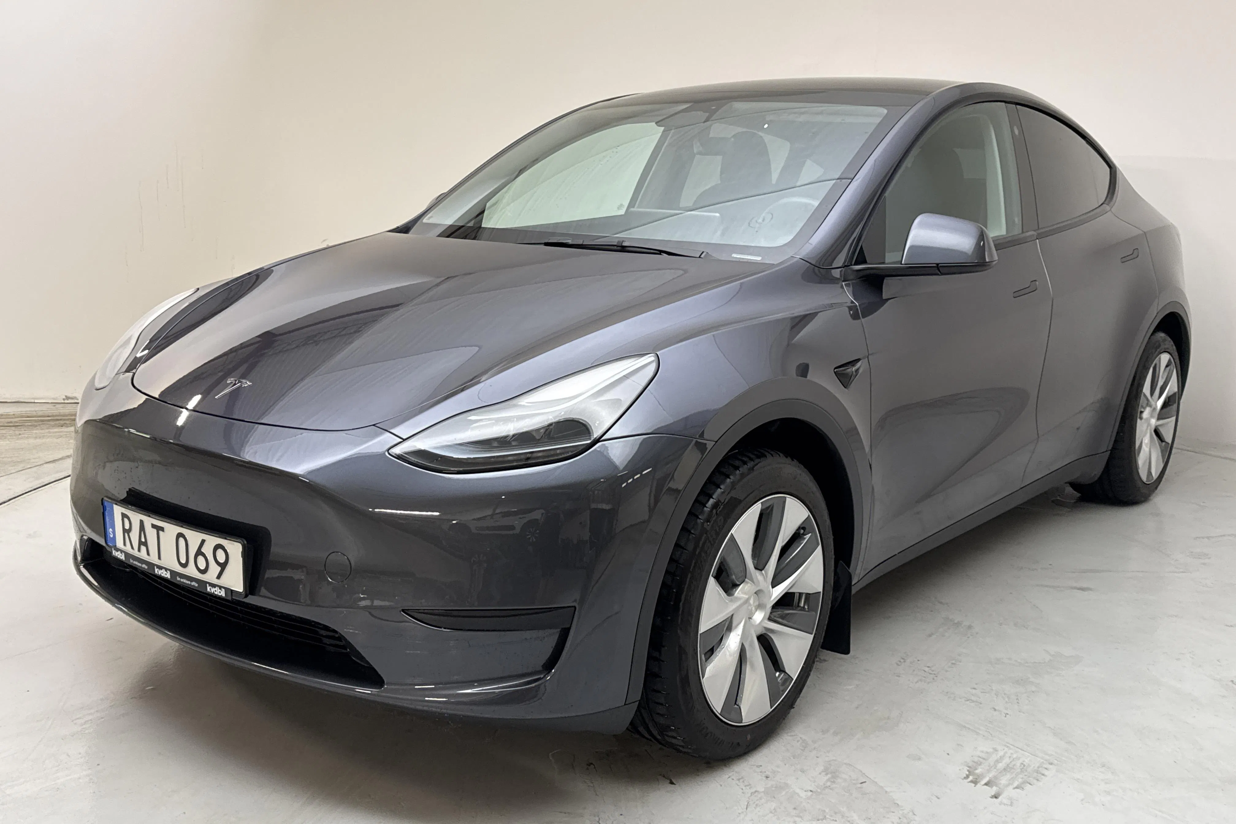 Presentationsfoto 1 av 19: Tesla Model Y RWD - 6 253 mil - Automat - grå - 2023
