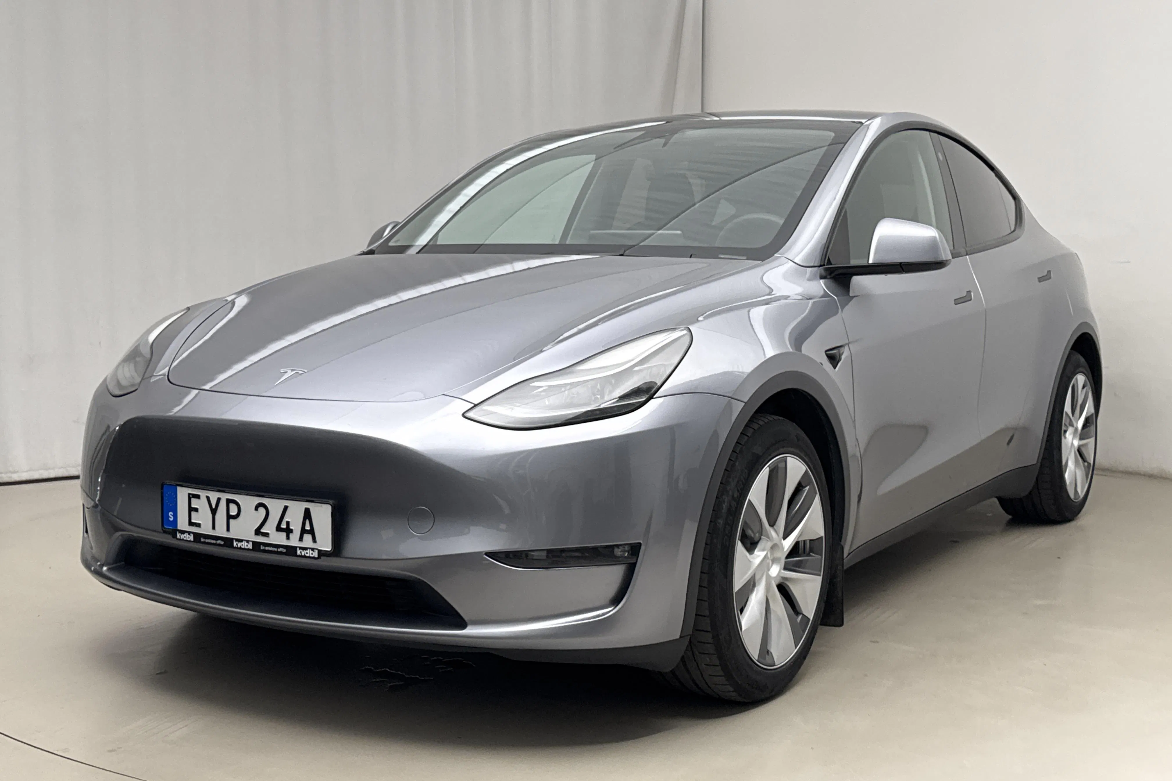 Presentation photo 1 of 23: Tesla Model Y Long Range Dual Motor AWD - 7 716 Scandinavian mile - Automatic - gray - 2023
