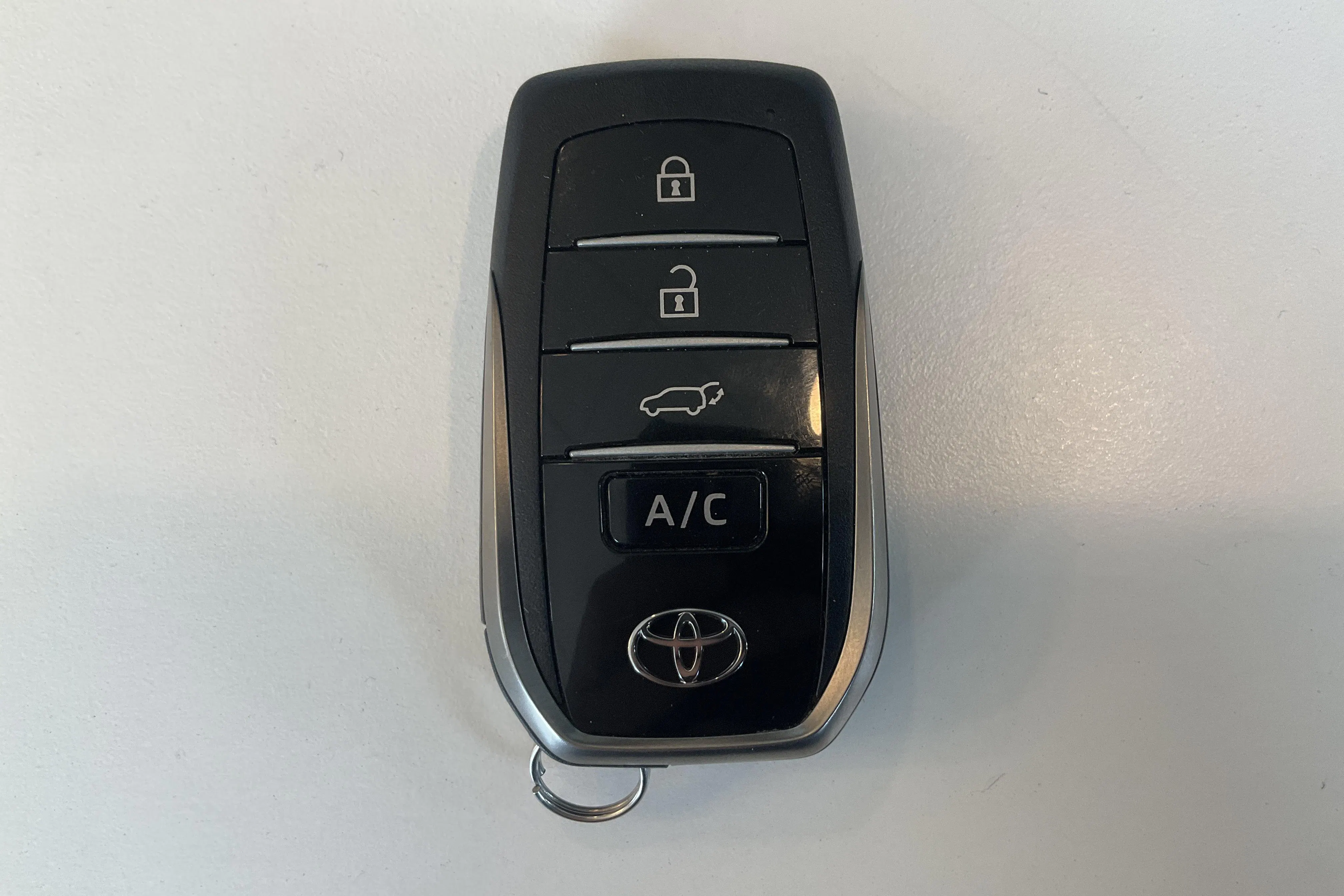 Presentationsfoto 16 av 16: Toyota RAV4 2.5 Plug-in Hybrid AWDi (306hk) - 763 mil - Automat - Mörkgrå - 2025