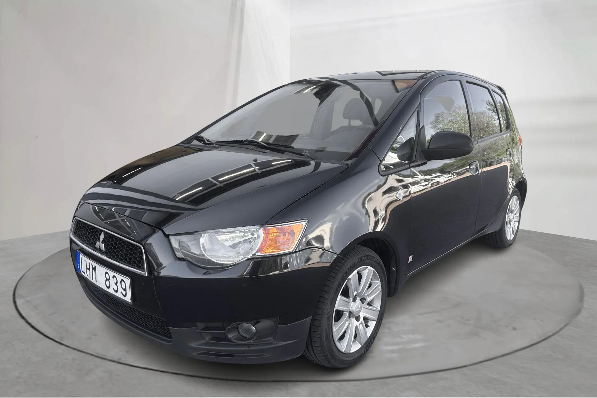 Presentationsfoto 1 av 13: Mitsubishi Colt 1.3 5dr (95hk) - 15 902 mil - Manuell - svart - 2011