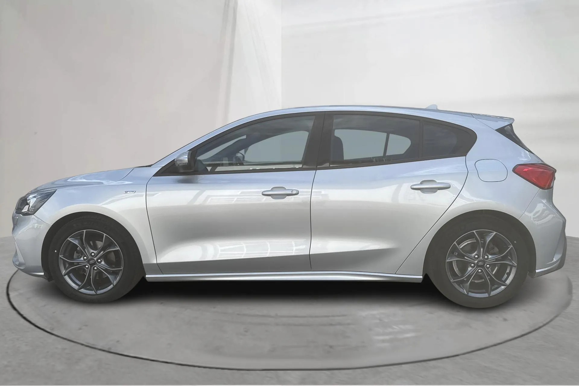 Presentation photo 2 of 13: Ford Focus 1.0T EcoBoost 5dr (125hk) - 51 490 km - Automatic - gray - 2020