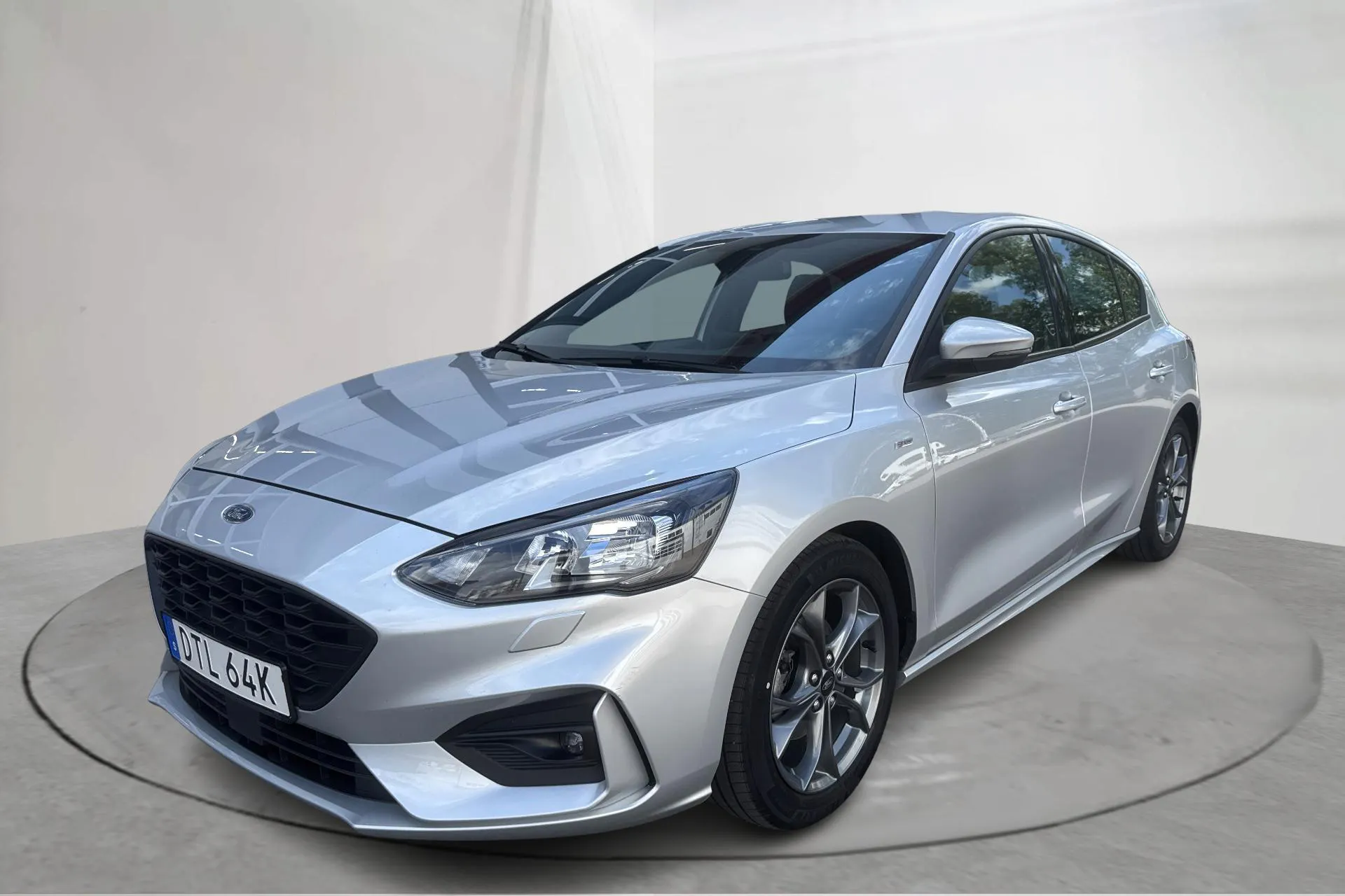 Presentation photo 1 of 13: Ford Focus 1.0T EcoBoost 5dr (125hk) - 51 490 km - Automatic - gray - 2020