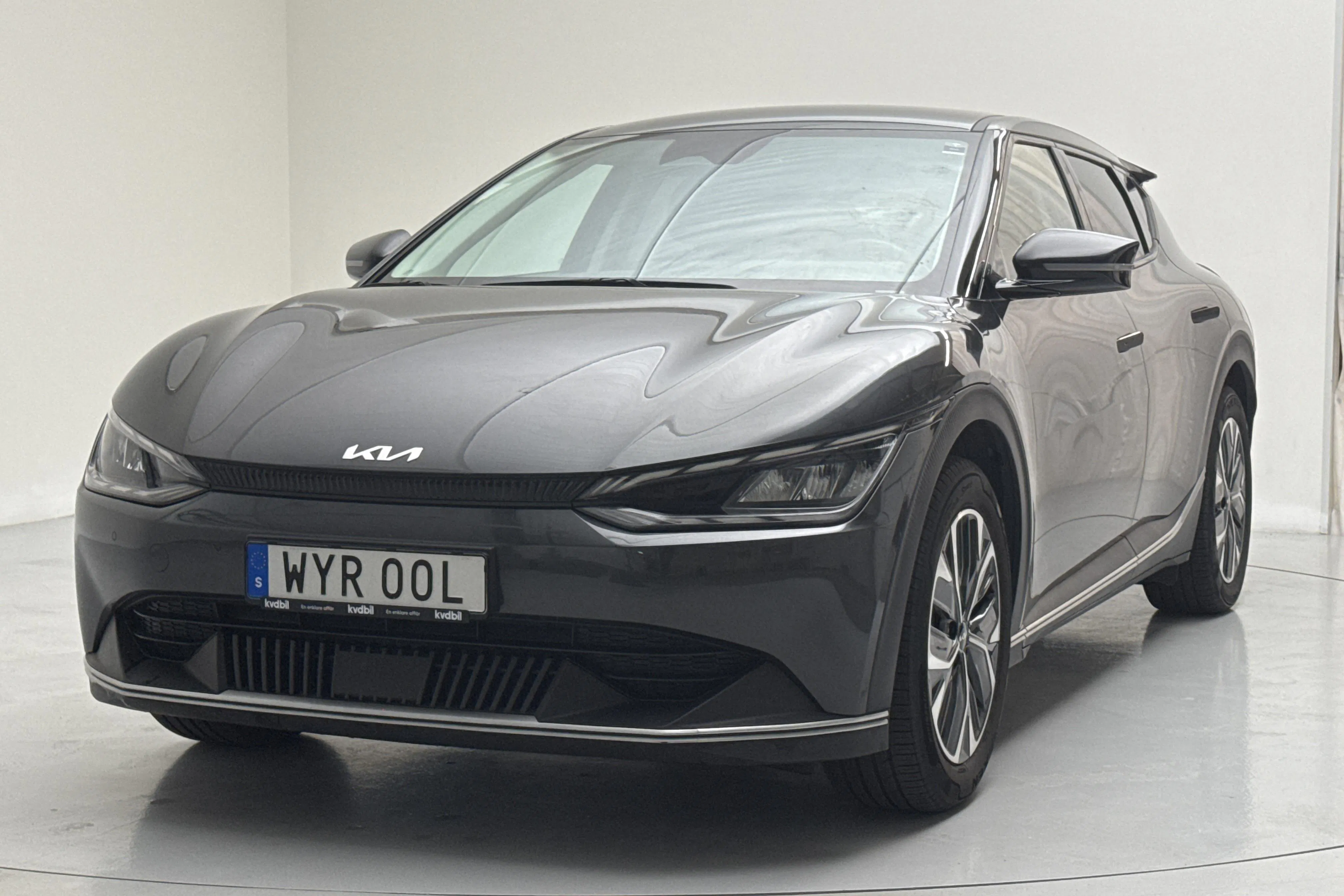 Presentationsfoto 1 av 17: KIA EV6 RWD (228hk) - 7 213 mil - Automat - grå - 2023